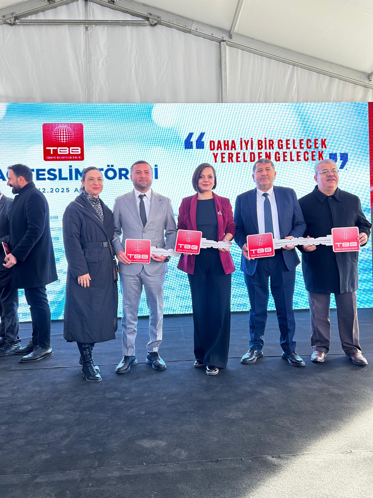 Seferihisar Belediyesi’ne Yeni Çöp Kamyonu Türkiye Belediyeler Birliği’nden Hibe Desteğiyle Geldi (2)