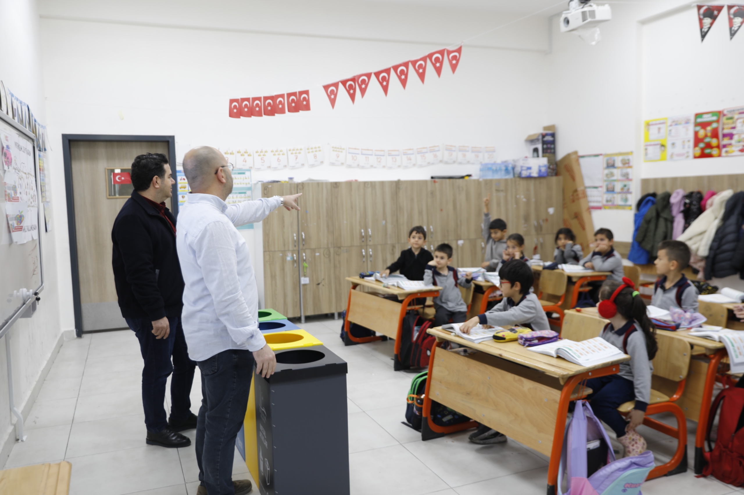 Seferihisar Belediyesi’ne Yeni Çöp Kamyonu Türkiye Belediyeler Birliği’nden Hibe Desteğiyle Geldi (5)