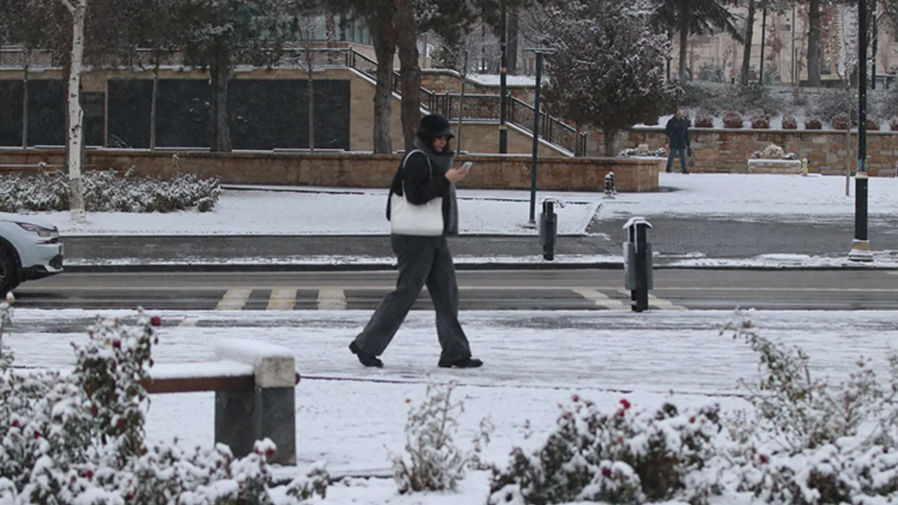 Sivas’ta Kar Yağışı Ve Geçitlerde Kontrollü Ulaşım3