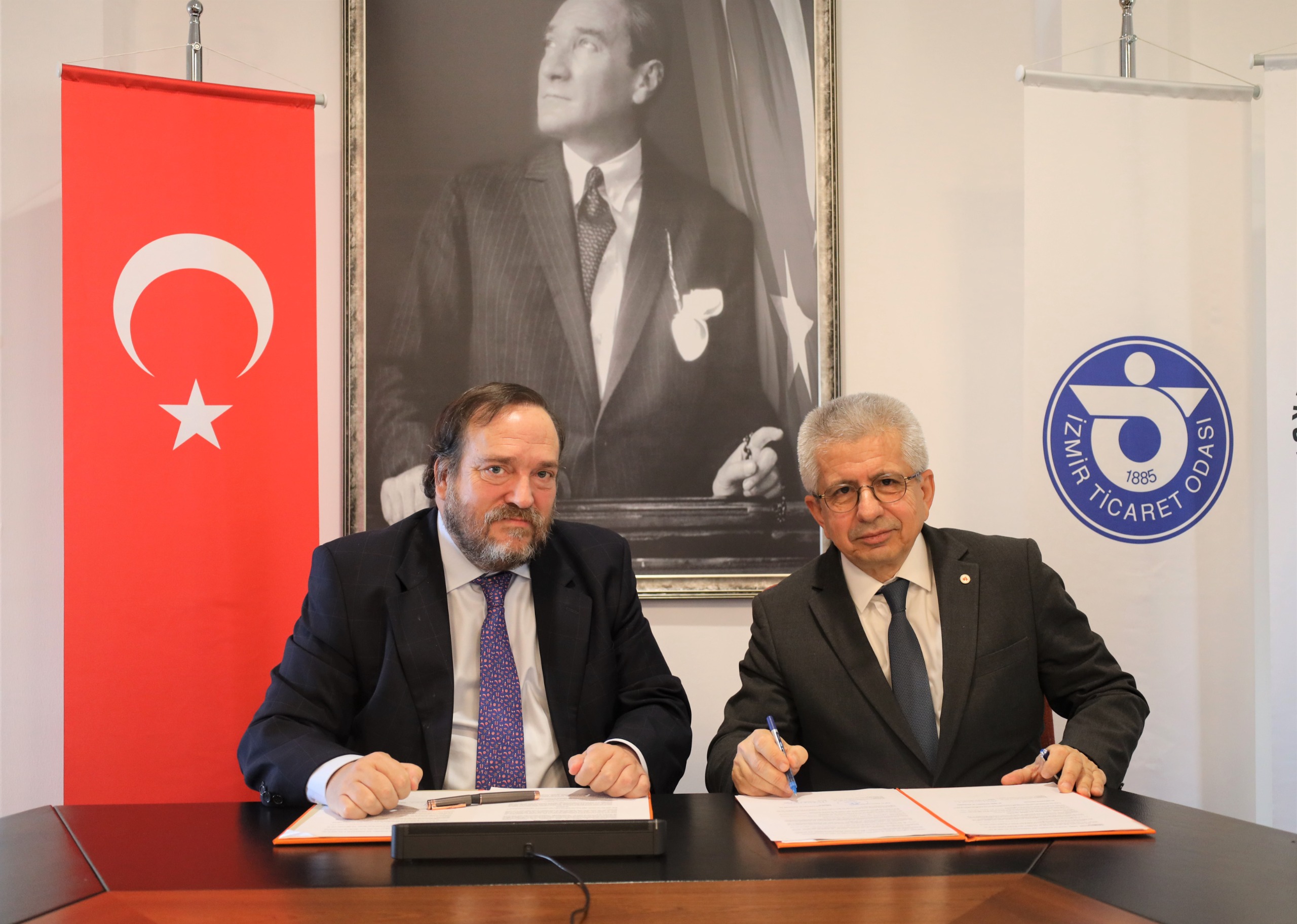 Sol Baştan...fernando Martinez Vara De Rey Ve Prof. Dr. Yusuf Hakan Abacıoğlu