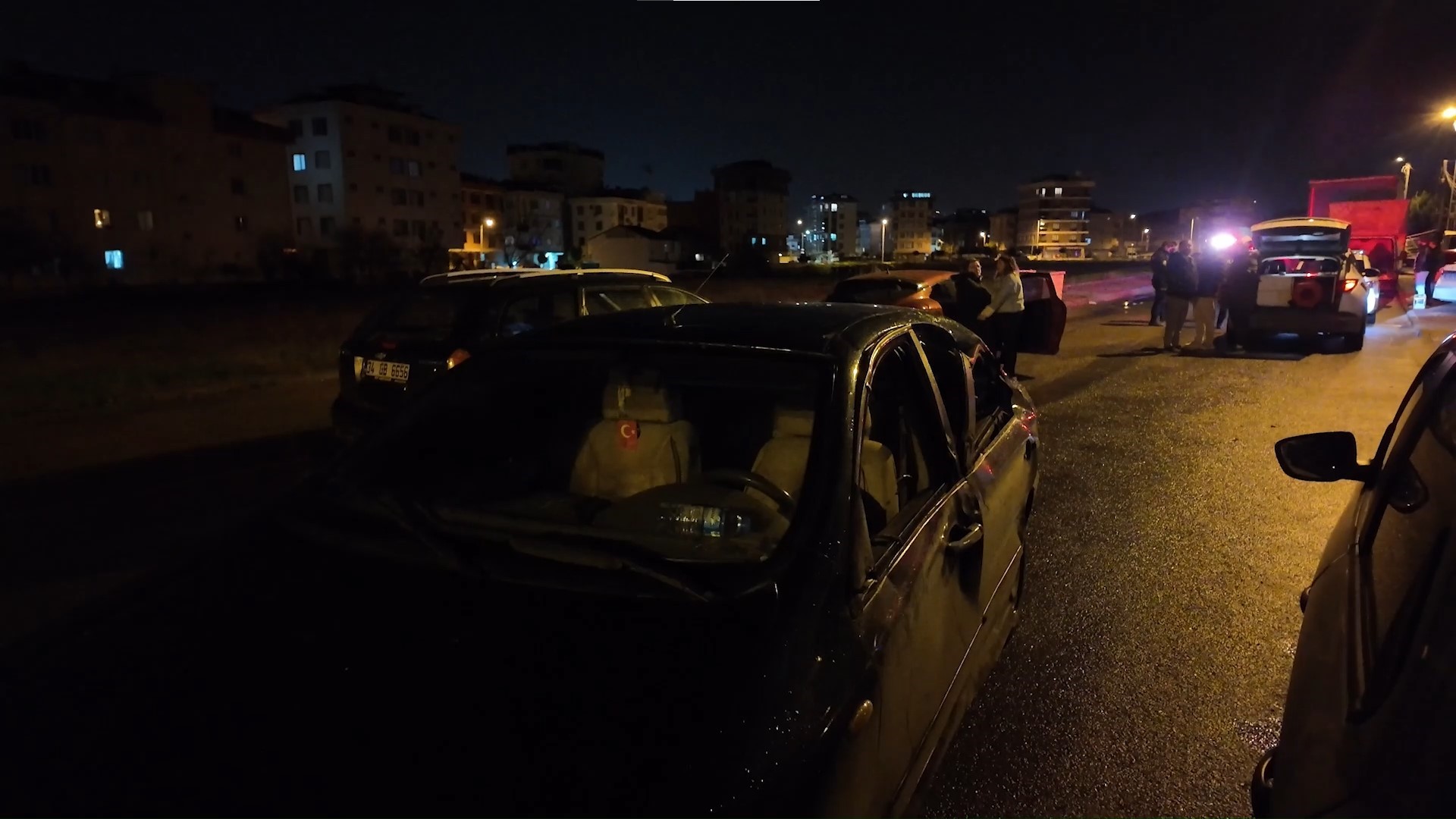 Sultanbeyli’de Zincirleme Kaza Kamyonet Tıra Saplandı! (3)