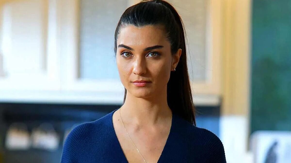 Tuba Buyukustun Kimdir