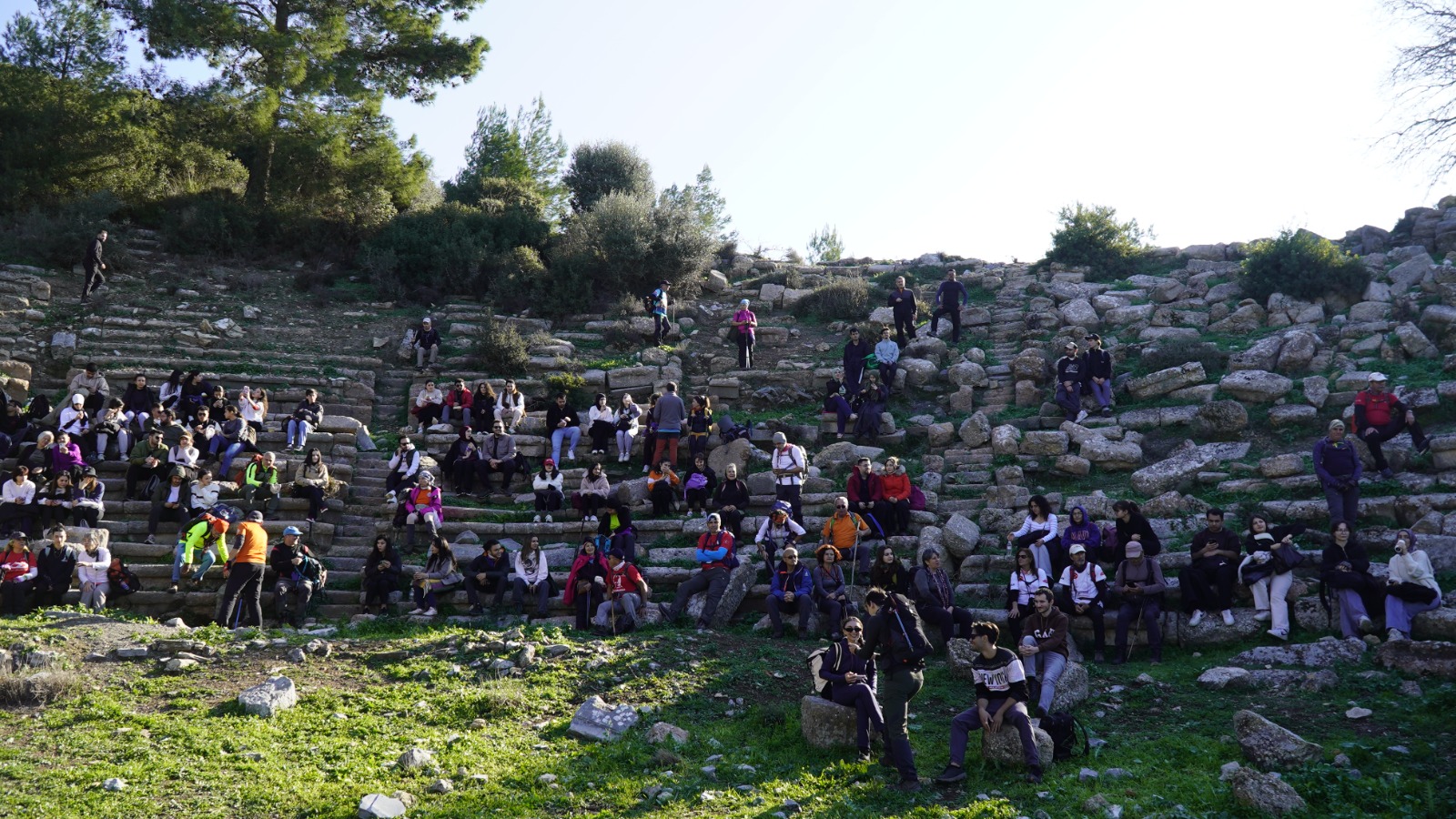 Üniversiteliler Efes Mimas Yolu’nda Tarih Ve Doğayla Buluştu (1)