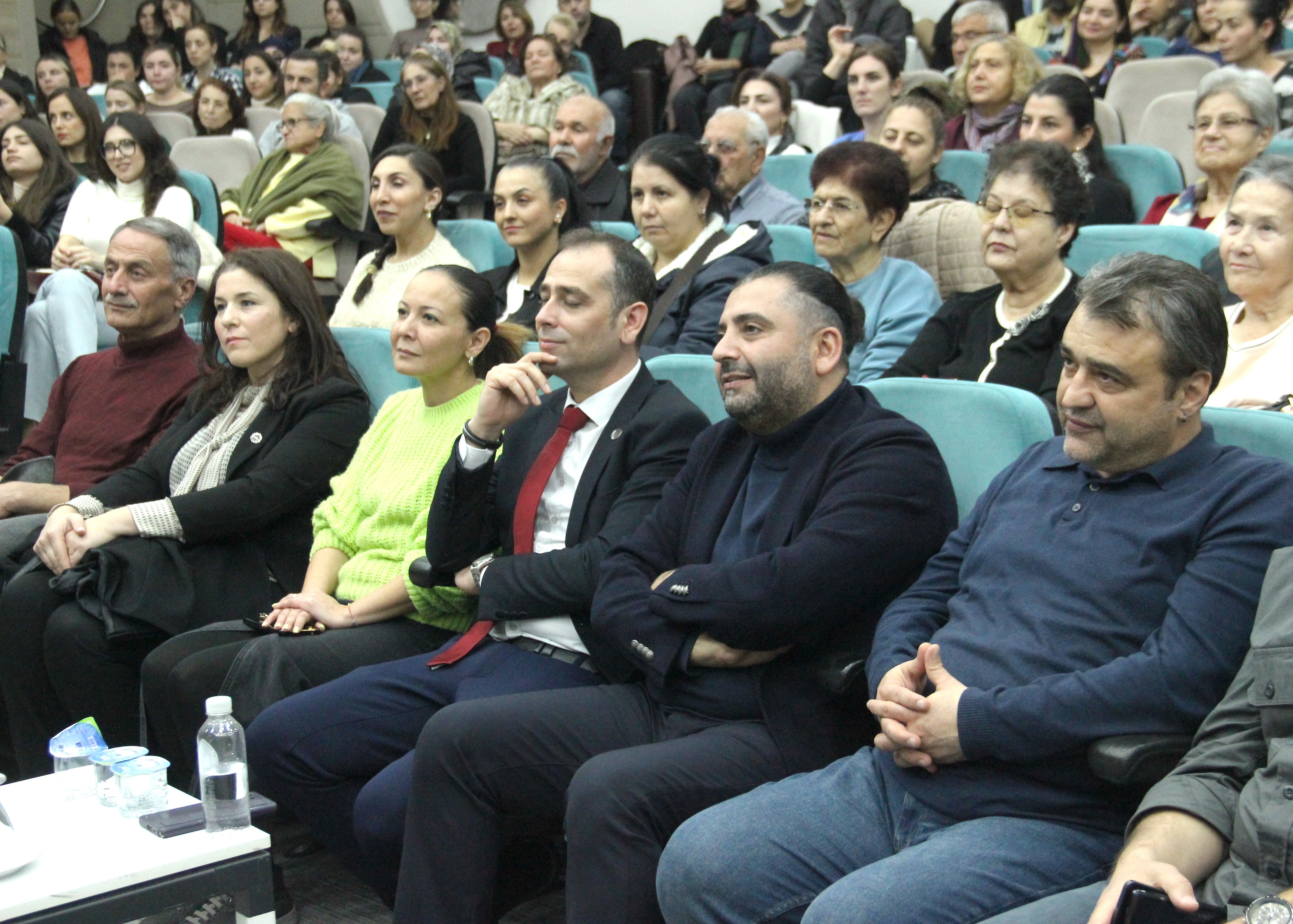 Üstün Dökmen İzmir’de Aile Ve Okul Ilişkisini Anlattı (2)