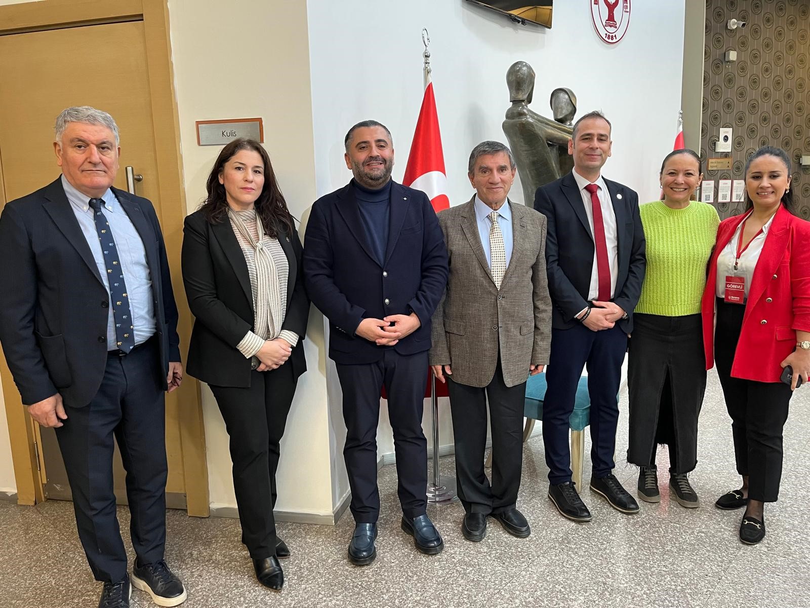 Üstün Dökmen İzmir’de Aile Ve Okul Ilişkisini Anlattı (3)