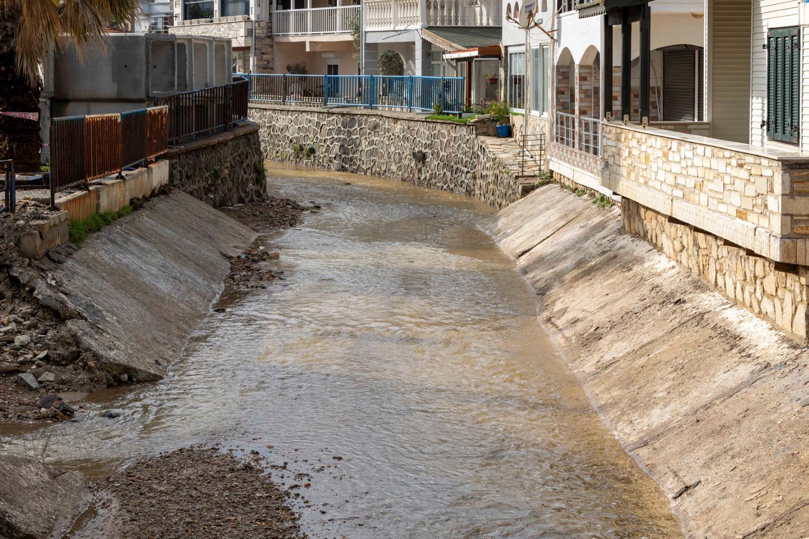 Yeni Foça’da Taşkın Tehdidine Çözüm (1)