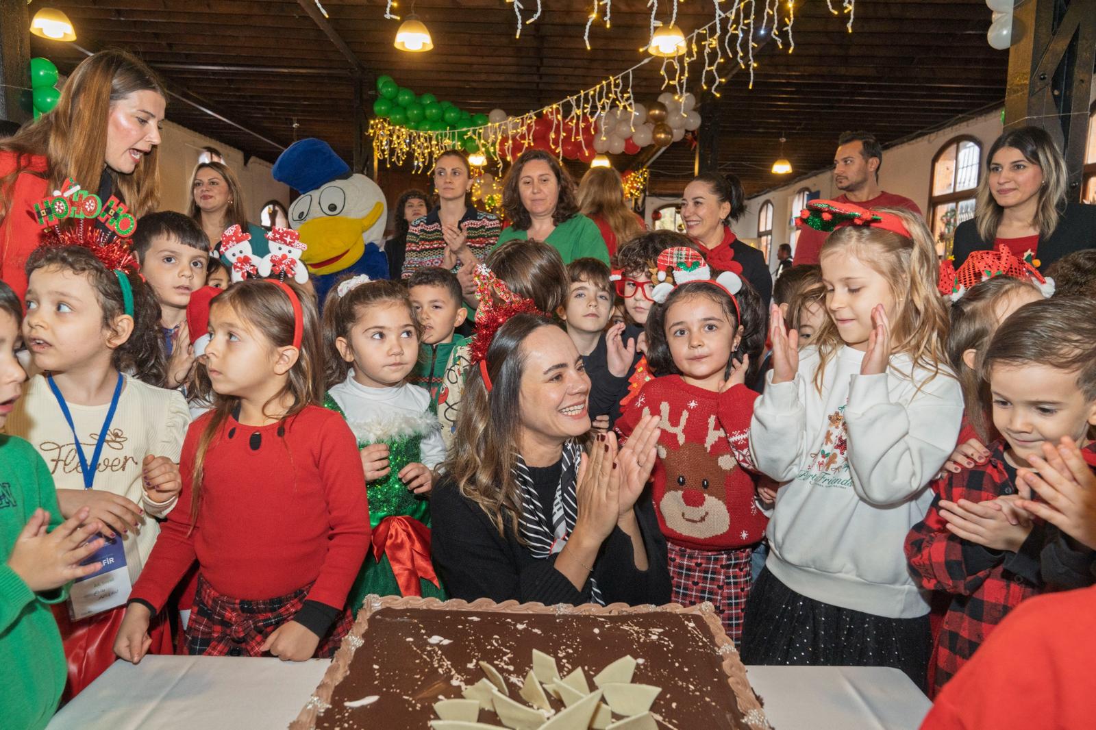 Yuvamız İzmirli Miniklere Yeni Yıl Coşkusu (4)