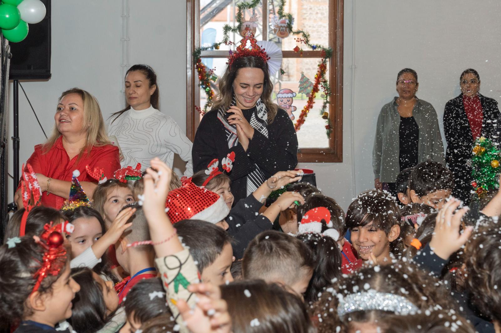 Yuvamız İzmirli Miniklere Yeni Yıl Coşkusu (5)