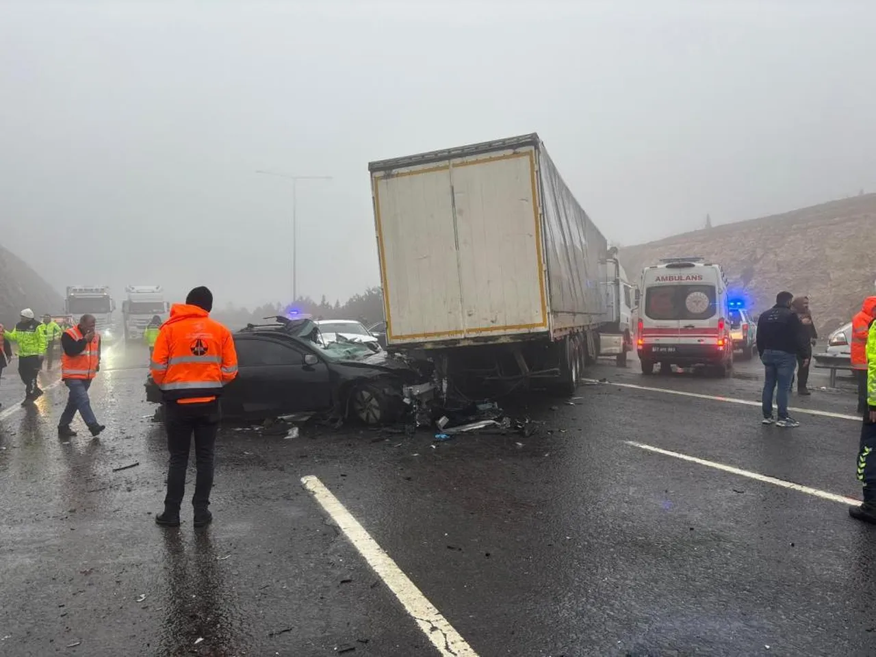 1 Otobüs, 1 Tır, 6 Otomobil... Gaziantep'te Feci Zincirleme Kaza! 3