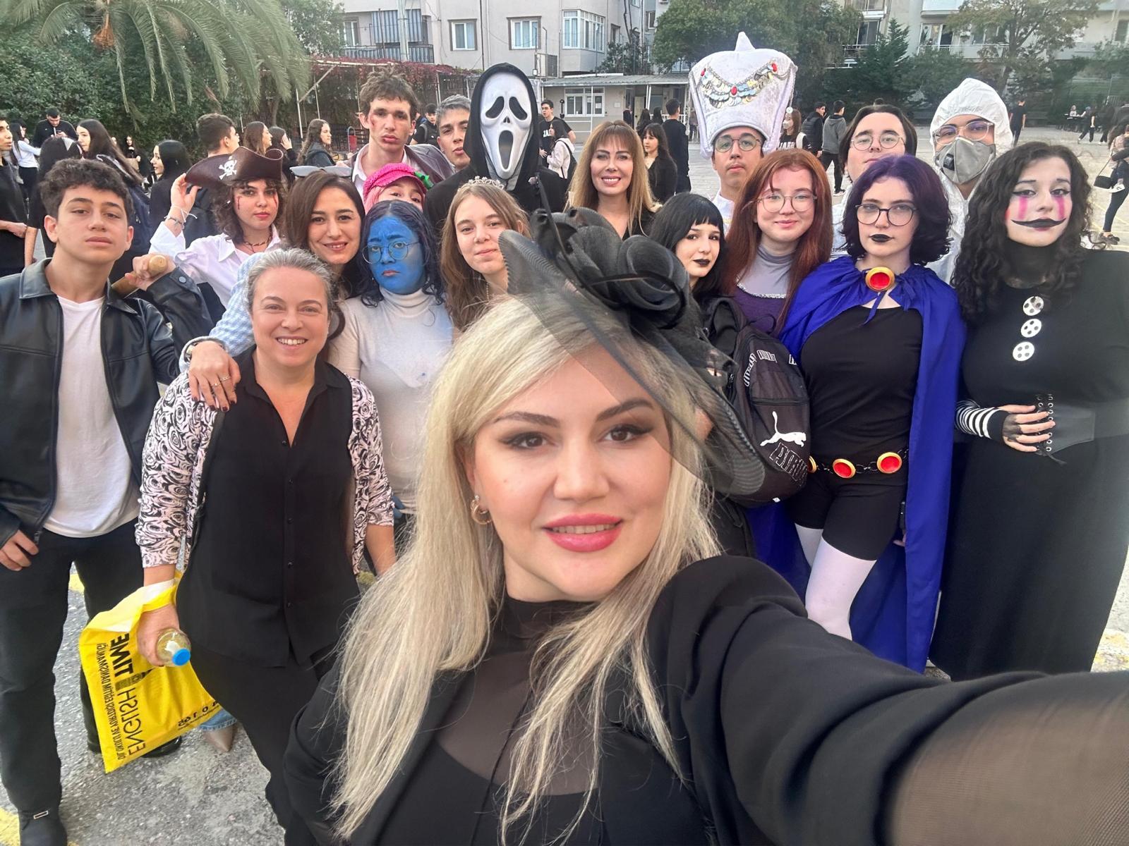 20 Kasım 2025 Tarihinde Değerli Öğretmenlerimiz Hülya Can, Aytuğ Çıkın Ve Canan Kahraman Sezgin Öncülüğünde 12 G Sınıfının Sevgili Öğrencileriyle Sinematik (6)