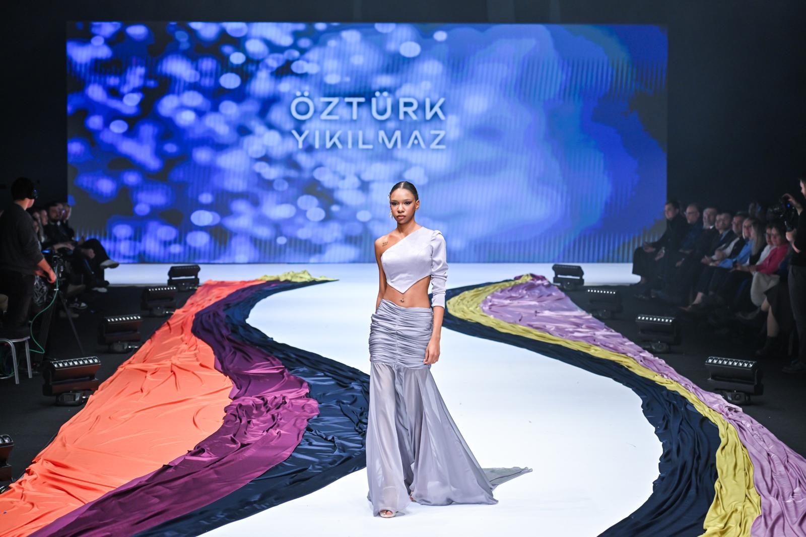 İzmir’de ‘Sessiz Asalet’ sahneye taşındı