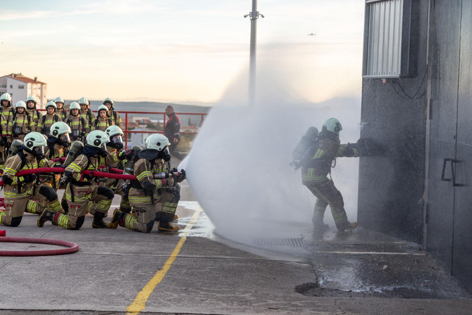İzmir’de itfaiyeye dev takviye 100 yeni personel alınacak