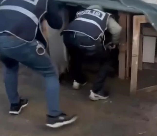 44 Yıl Hapis Cezasıyla Aranıyordu! İzmir'de Yakalandı