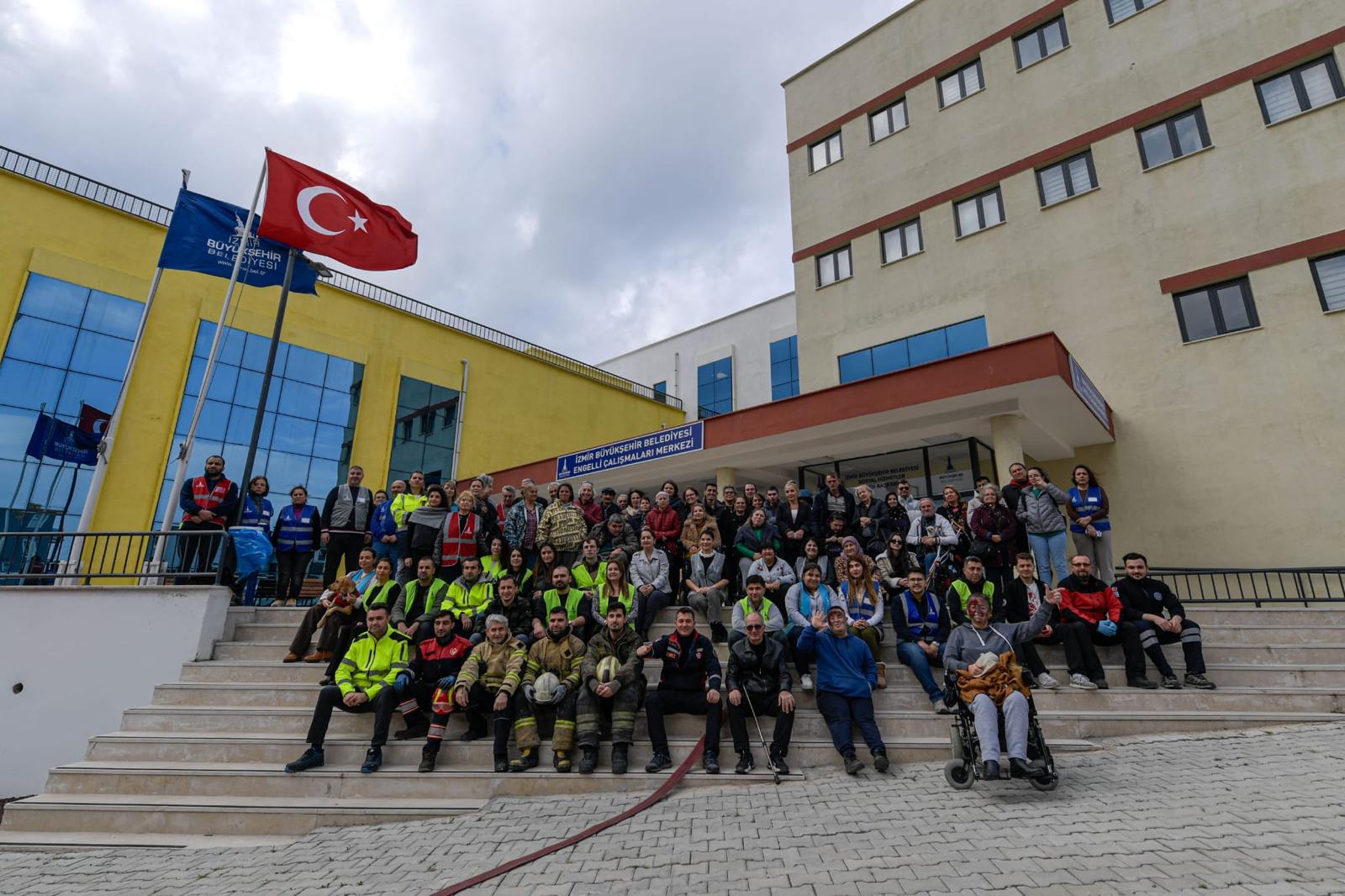 Afette Kimse Geride Kalmayacak İzmir’den Dikkat Çeken Uygulama (8)