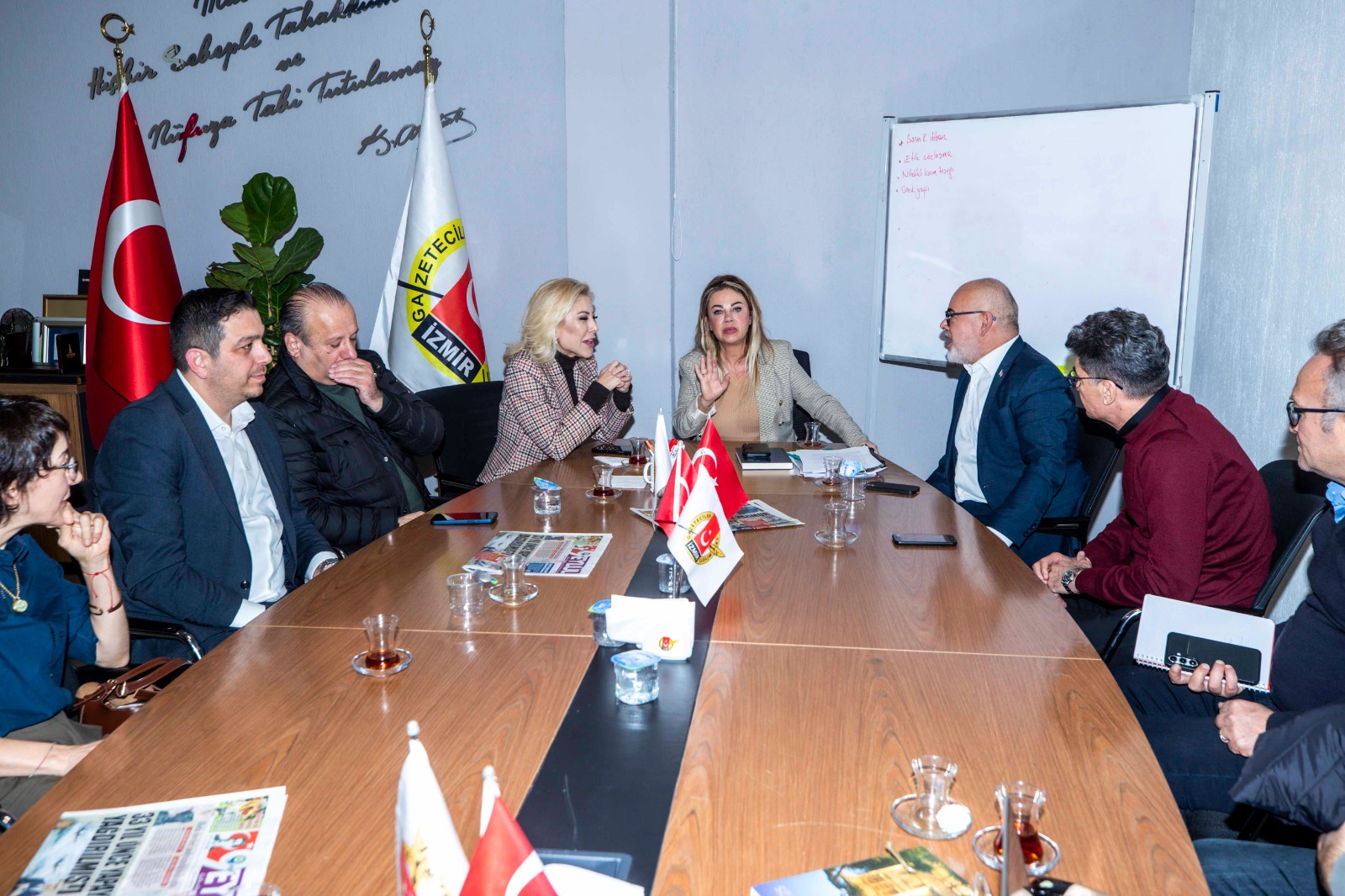 Ak Parti̇ İzmi̇r Mi̇lletveki̇li̇ Şebnem Bursali'dan İgc'ye Zi̇yaret (1) (1)