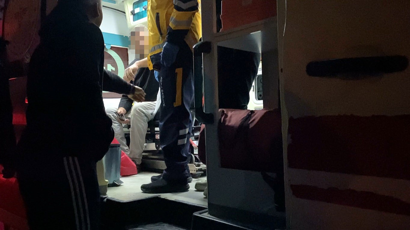 Alkollü Sürücü Kaza Yaptı, Polislerden Polis Çağırmasını Istedi! (4)