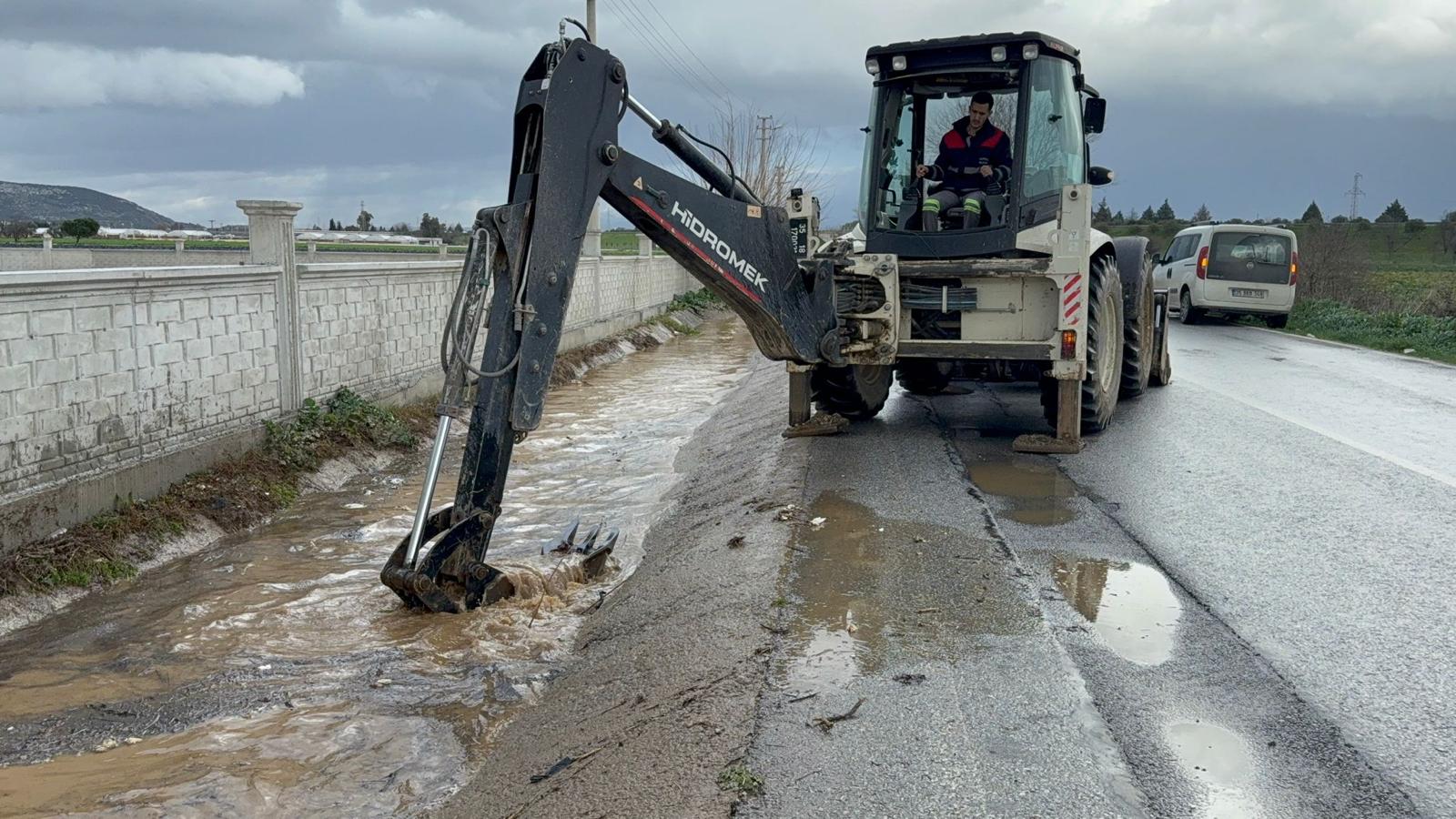 Altyapı Noktalarında Alarm Belediye Ekiplerinden Hızlı Müdahale (2)