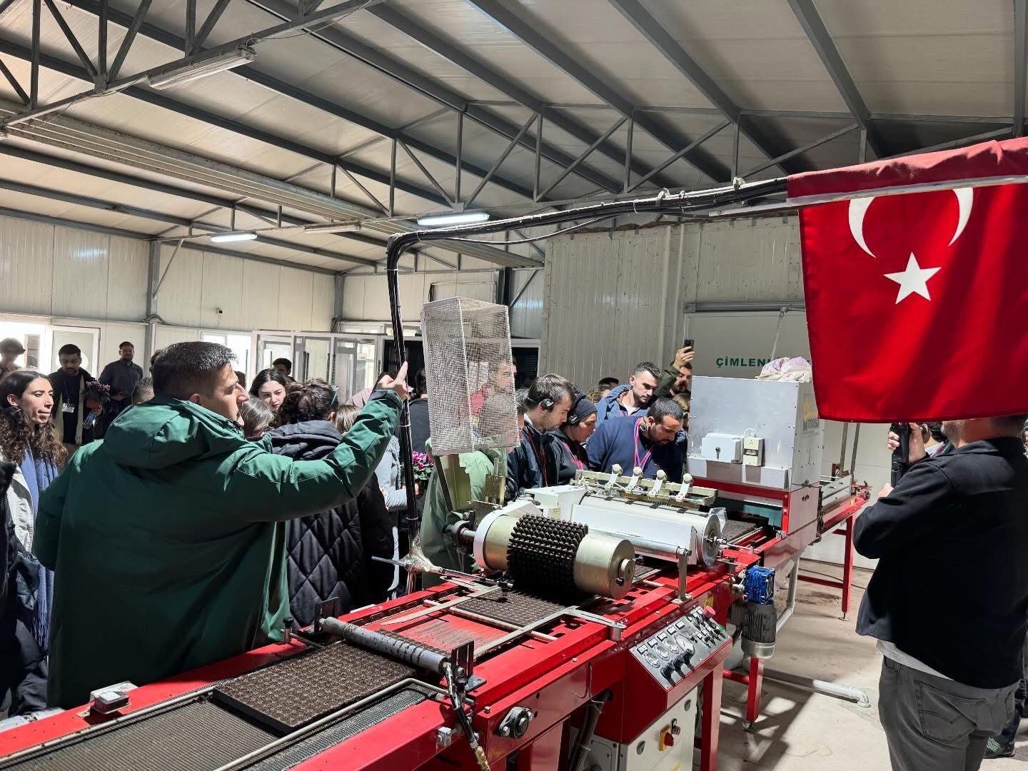 Avrupa’dan Gelen Öğrenciler Bayındır’ın Çiçek Seralarında (2)