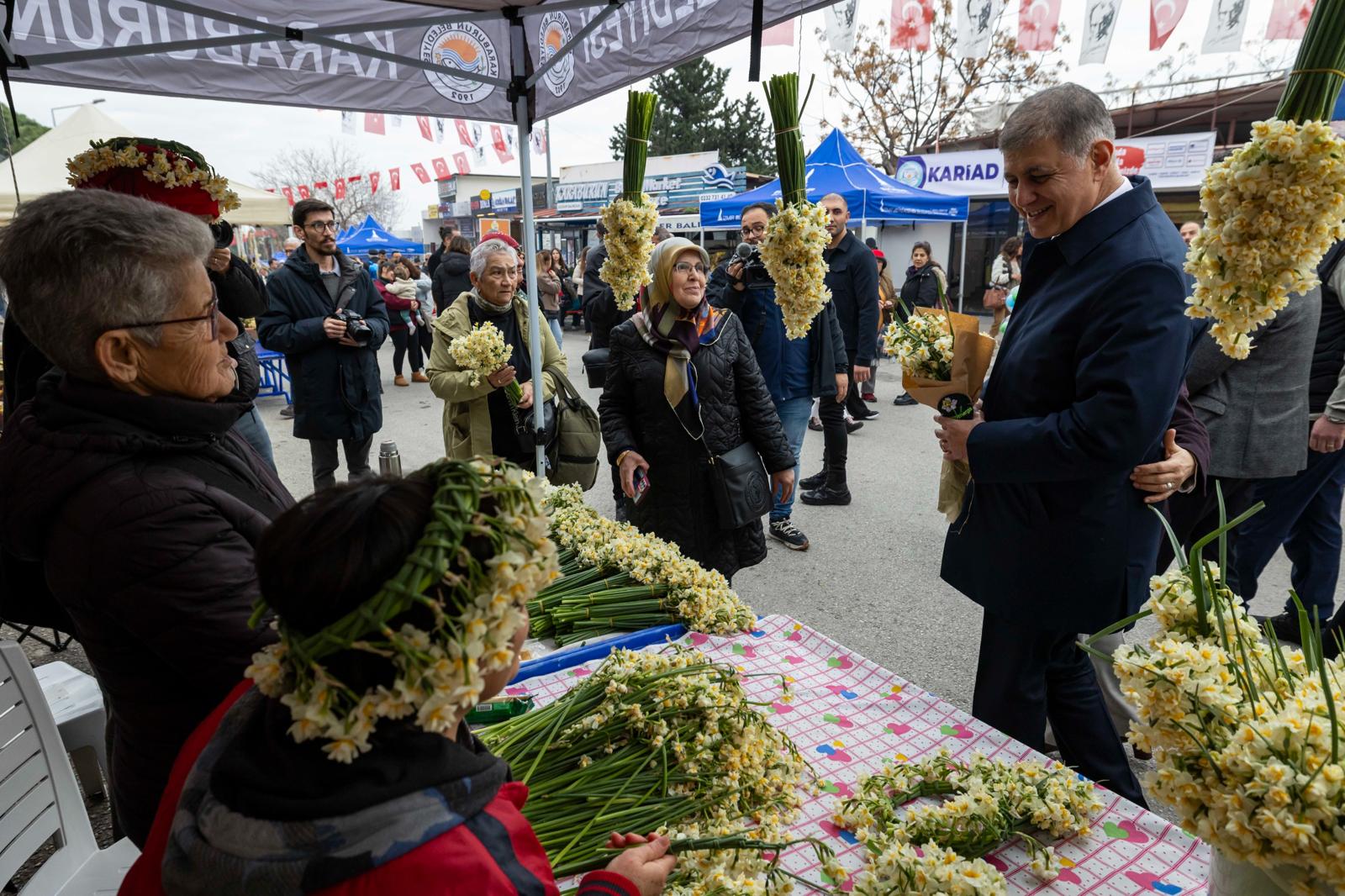 Başkan Tugay Nergis Festivali'nde 'Üreticinin Emeğini Koruyacağız' (1)