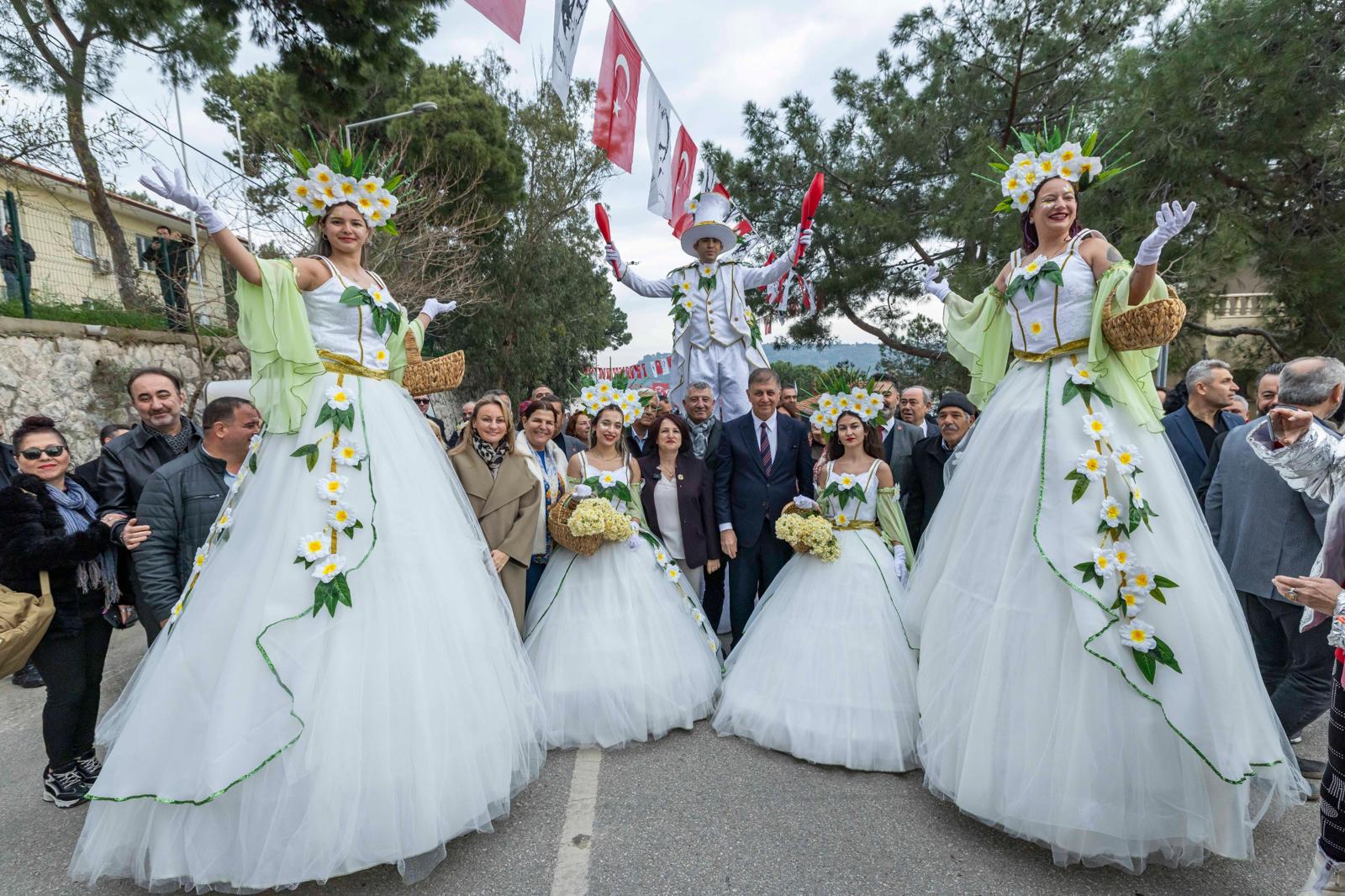 Başkan Tugay Nergis Festivali'nde 'Üreticinin Emeğini Koruyacağız' (14)