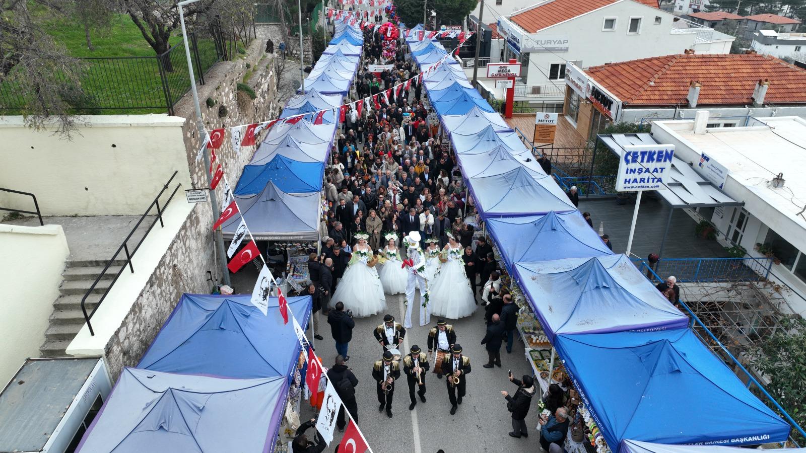 Başkan Tugay Nergis Festivali'nde 'Üreticinin Emeğini Koruyacağız' (15)