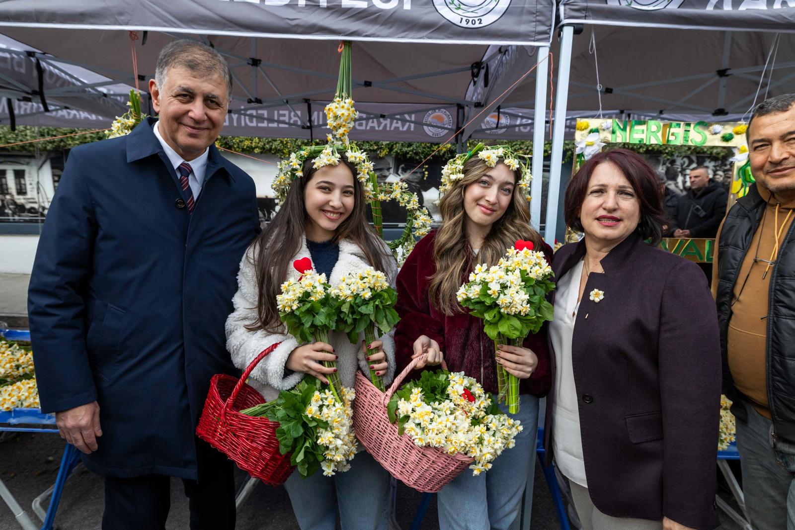 Başkan Tugay Nergis Festivali'nde 'Üreticinin Emeğini Koruyacağız' (3)