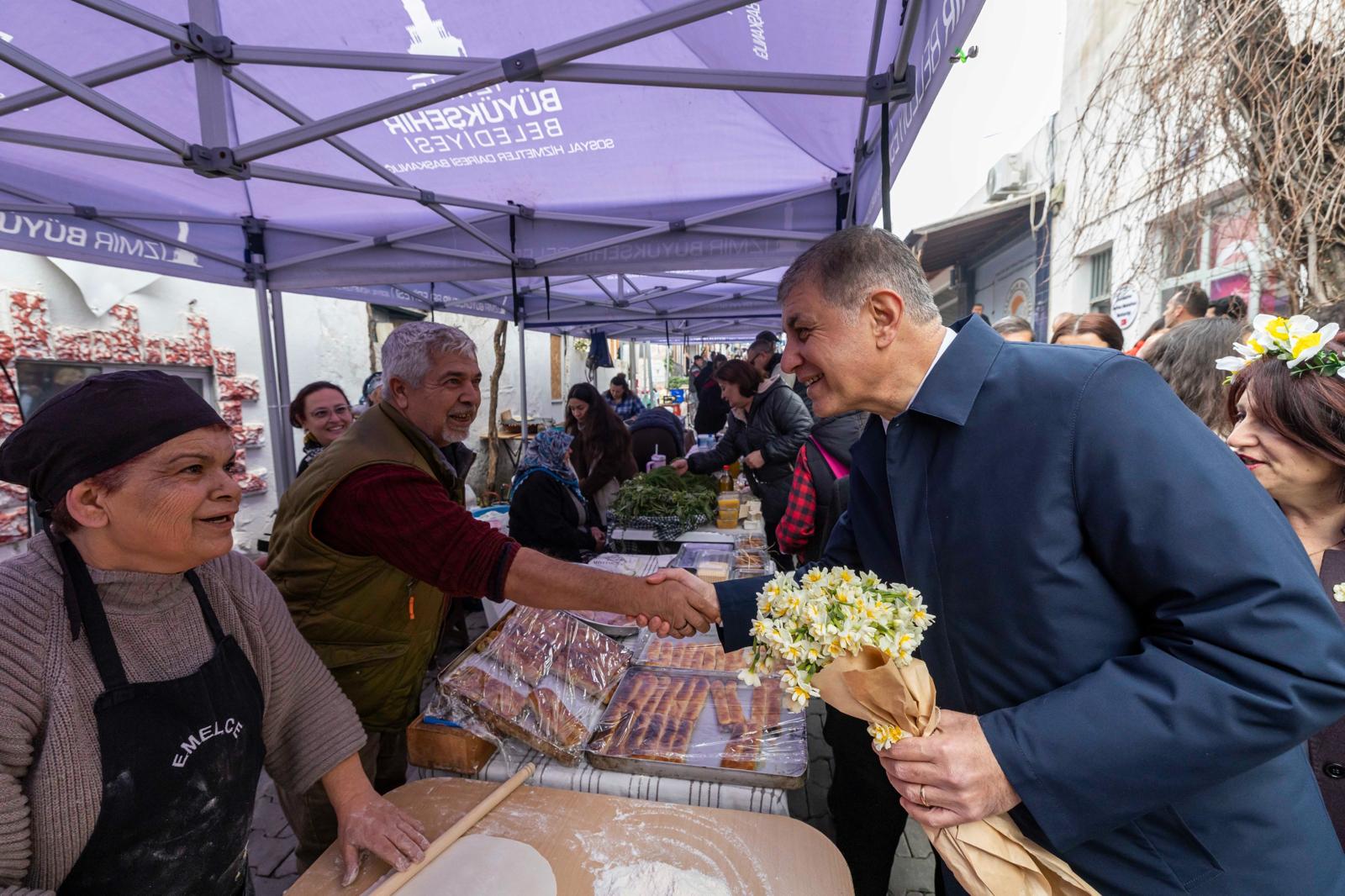 Başkan Tugay Nergis Festivali'nde 'Üreticinin Emeğini Koruyacağız' (7)
