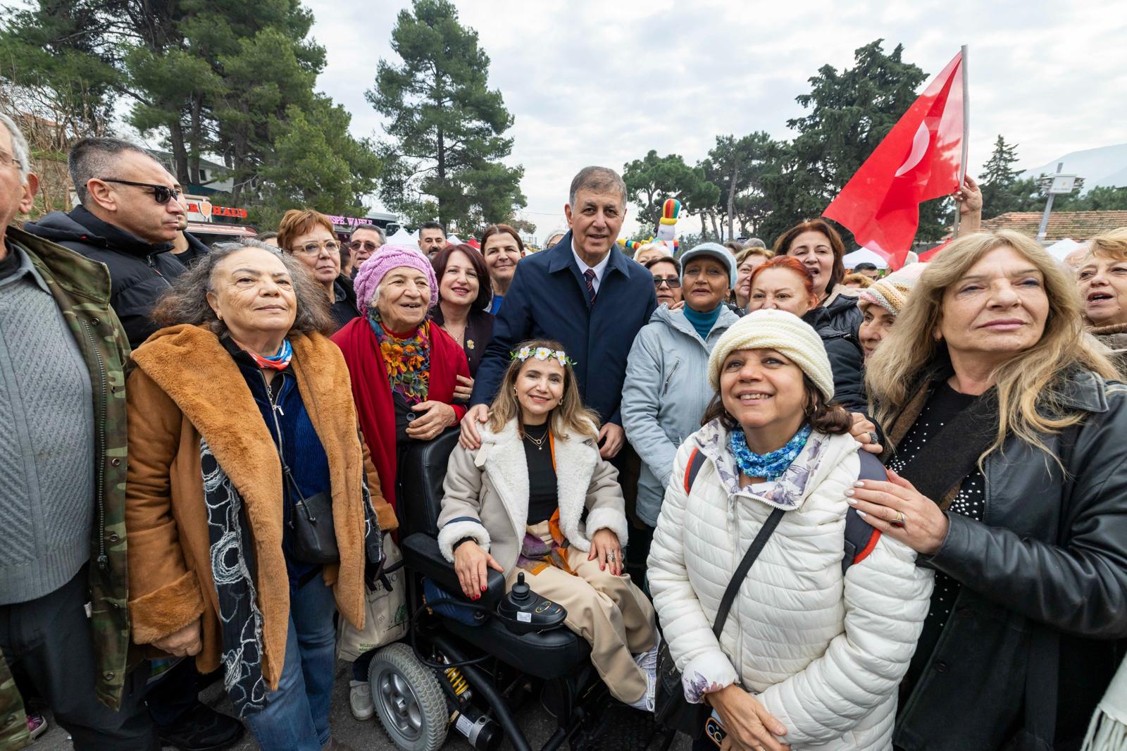 Başkan Tugay Nergis Festivali'nde 'Üreticinin Emeğini Koruyacağız' (8)