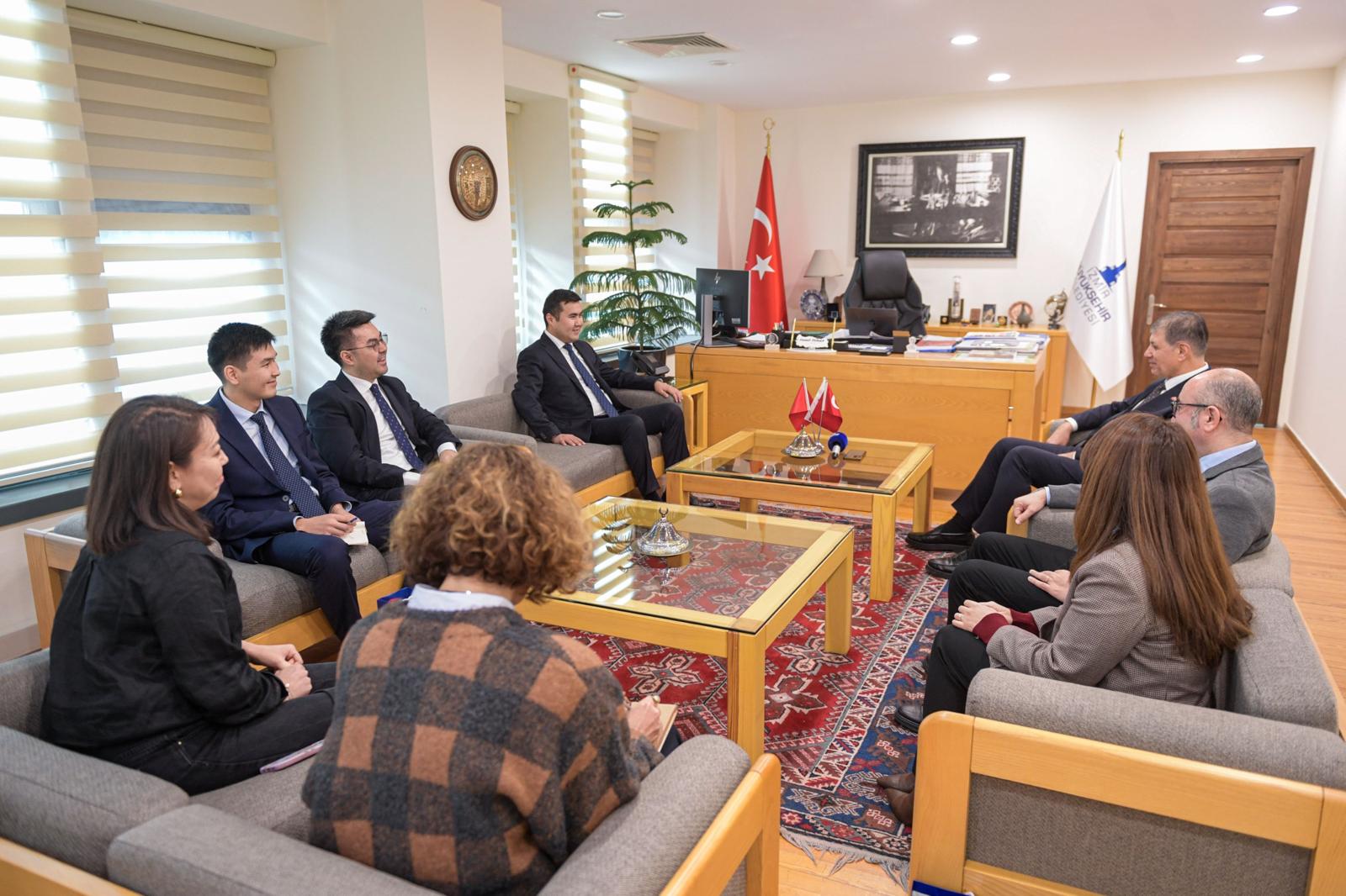 Başkan Tugay’dan Kırgız Heyetine Aytmatov Jesti (2)