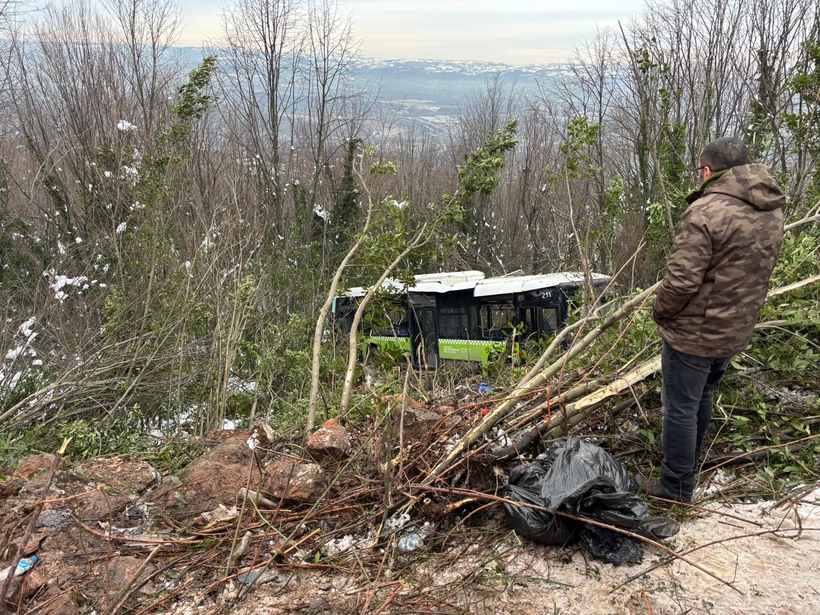 Belediye Otobüsü Devrildi! Çok Sayıda Yaralı Var (2)