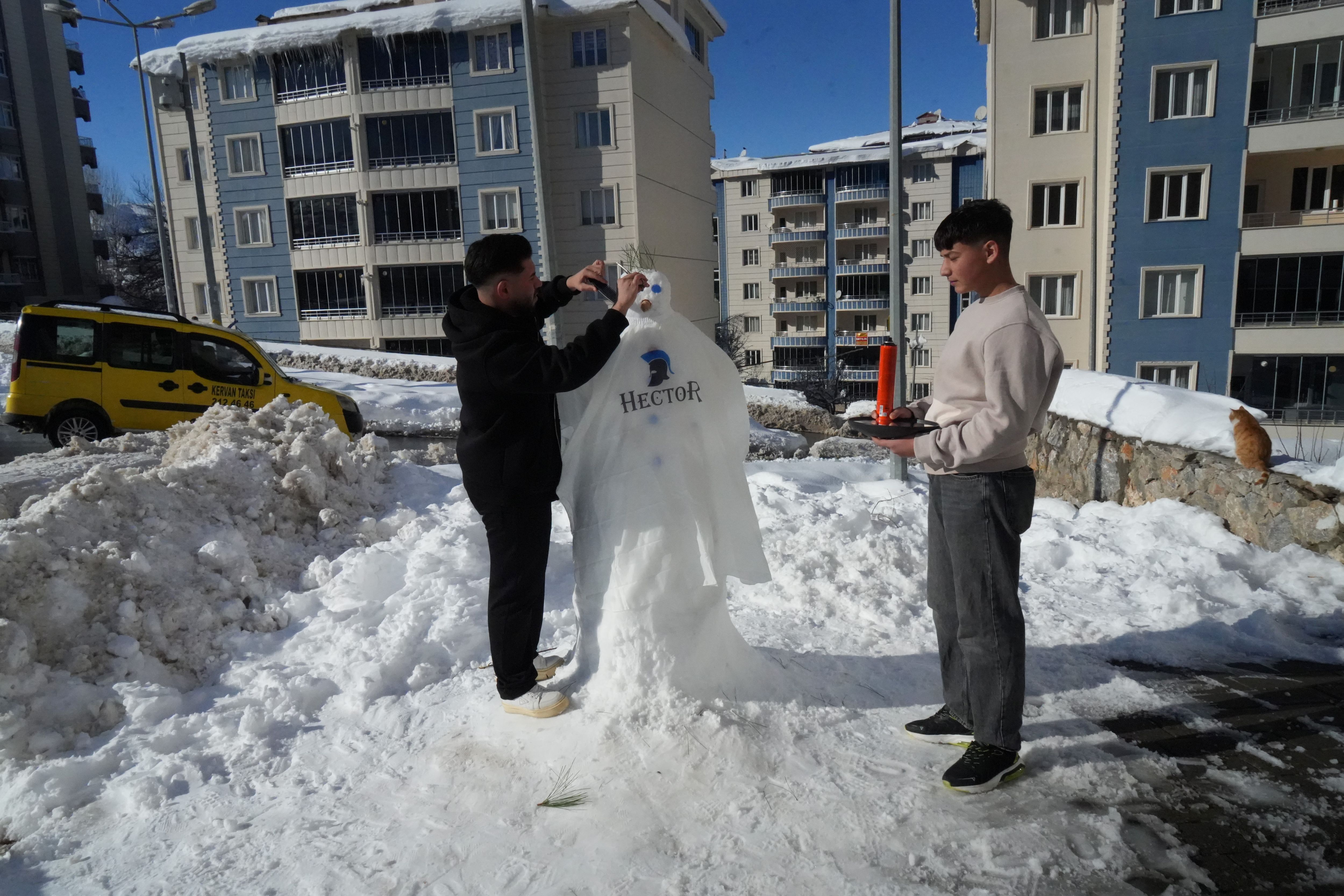 Berberler Kardan Adamı Müşteri Gibi Tıraş Etti! (2)