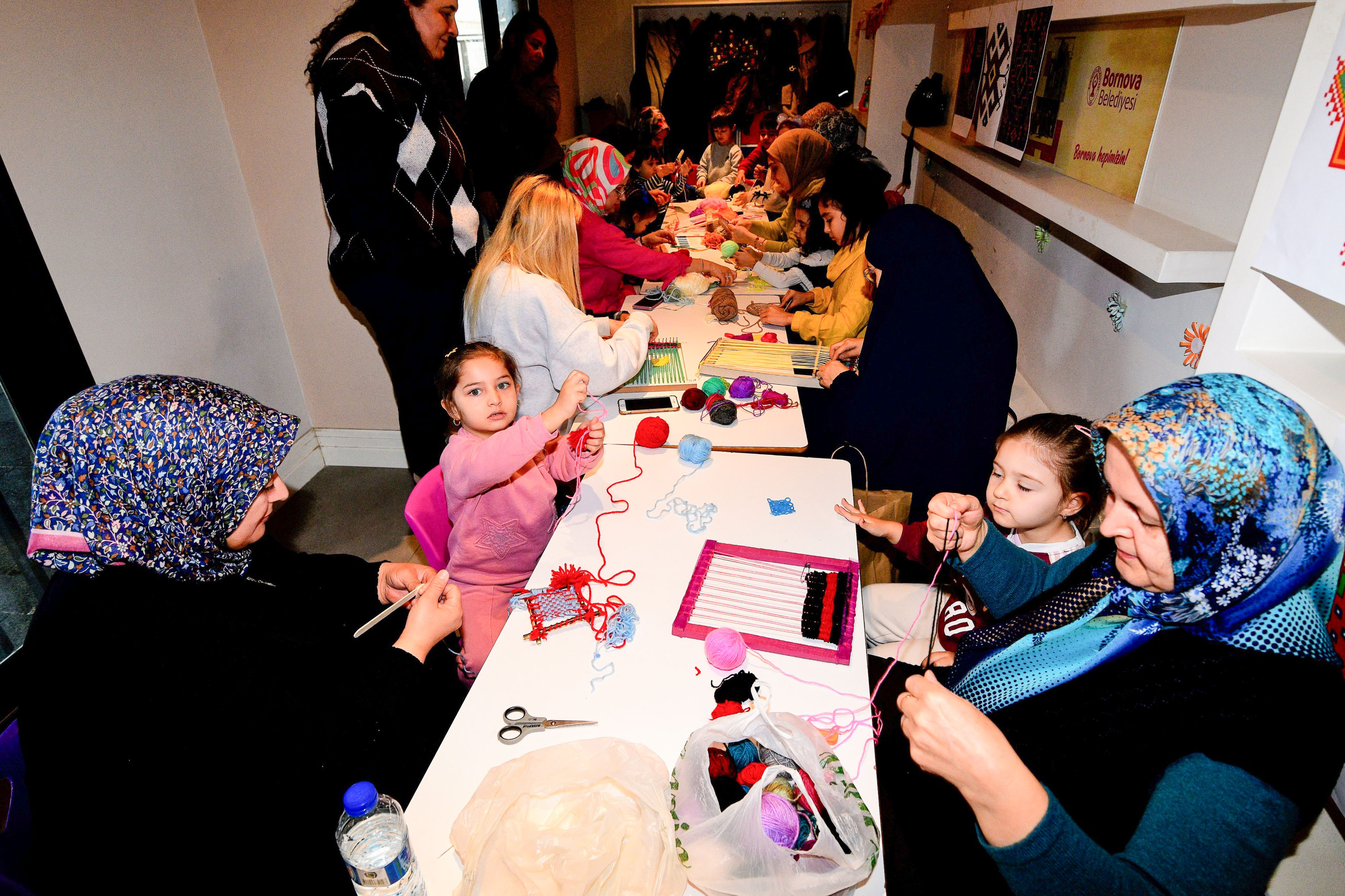 Bornova’da Minik Eller Dokuma Tezgâhında (3)