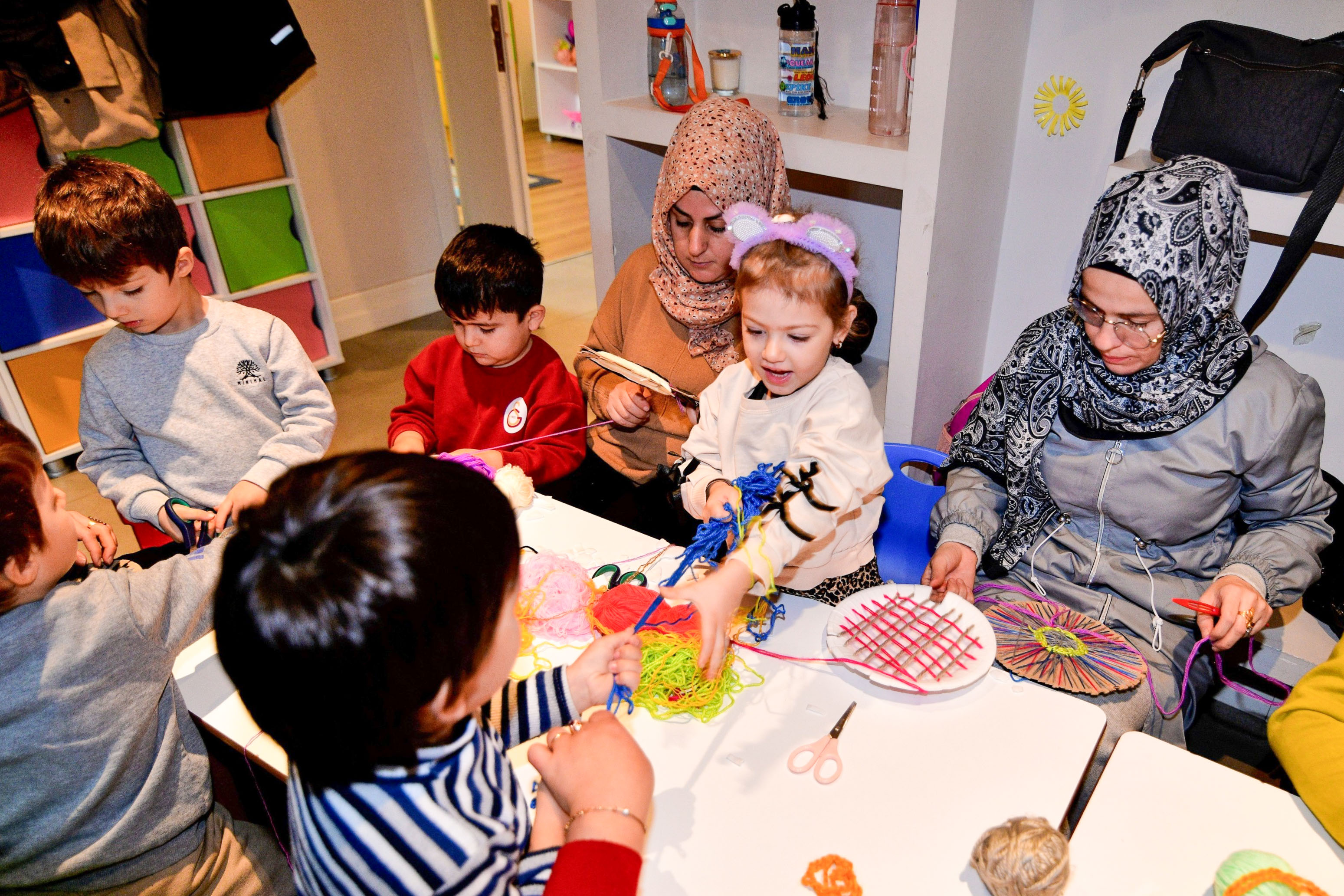 Bornova’da Minik Eller Dokuma Tezgâhında (4)