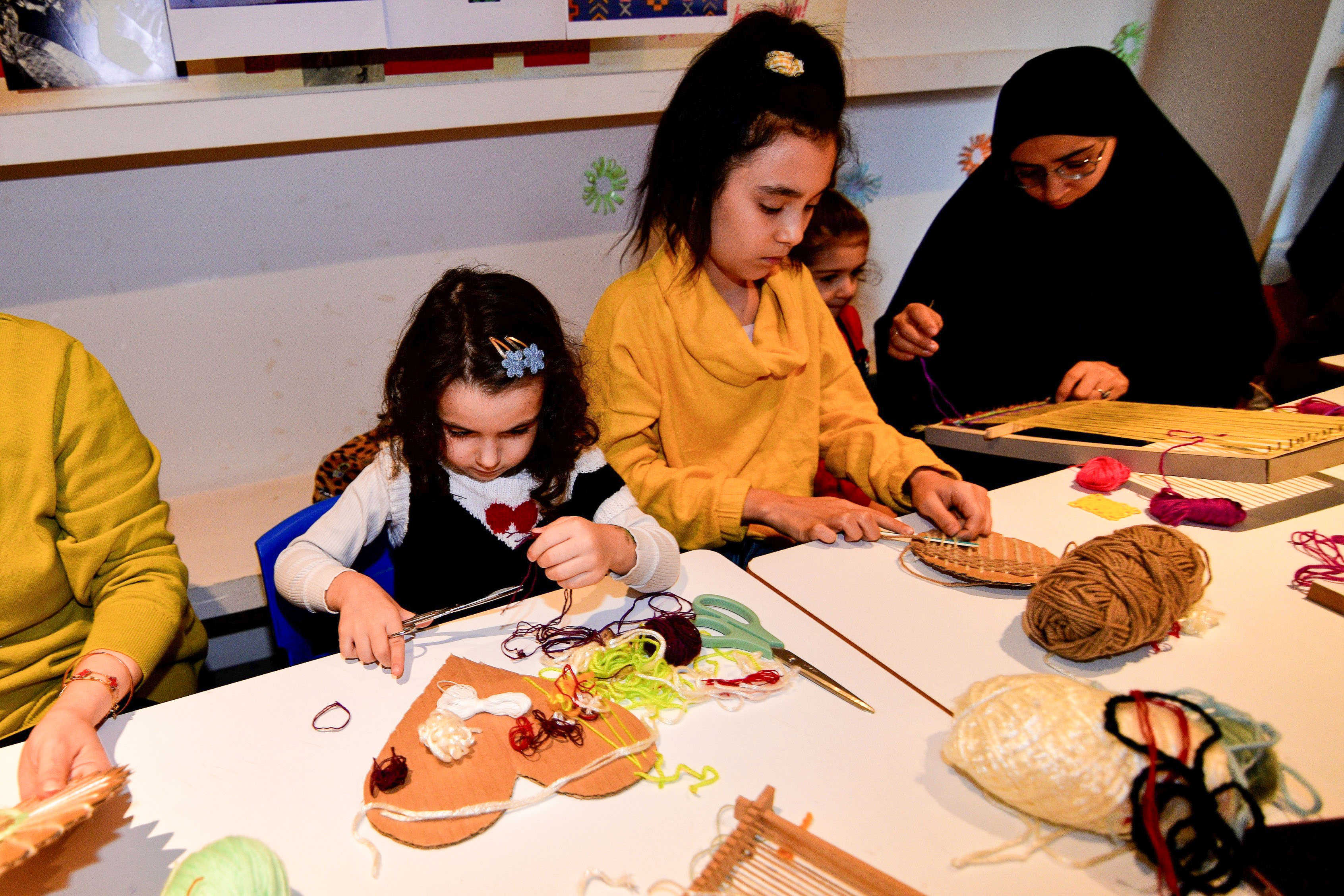 Bornova’da Minik Eller Dokuma Tezgâhında (6)