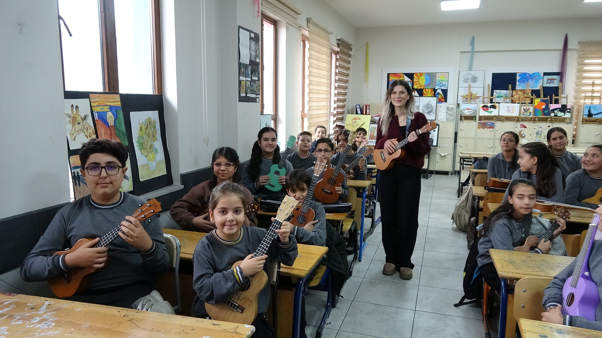 Bu Sınıfta Tüm Öğrenciler Enstrüman Çalıyor, Sosyal Medya Şaşkın! (2)