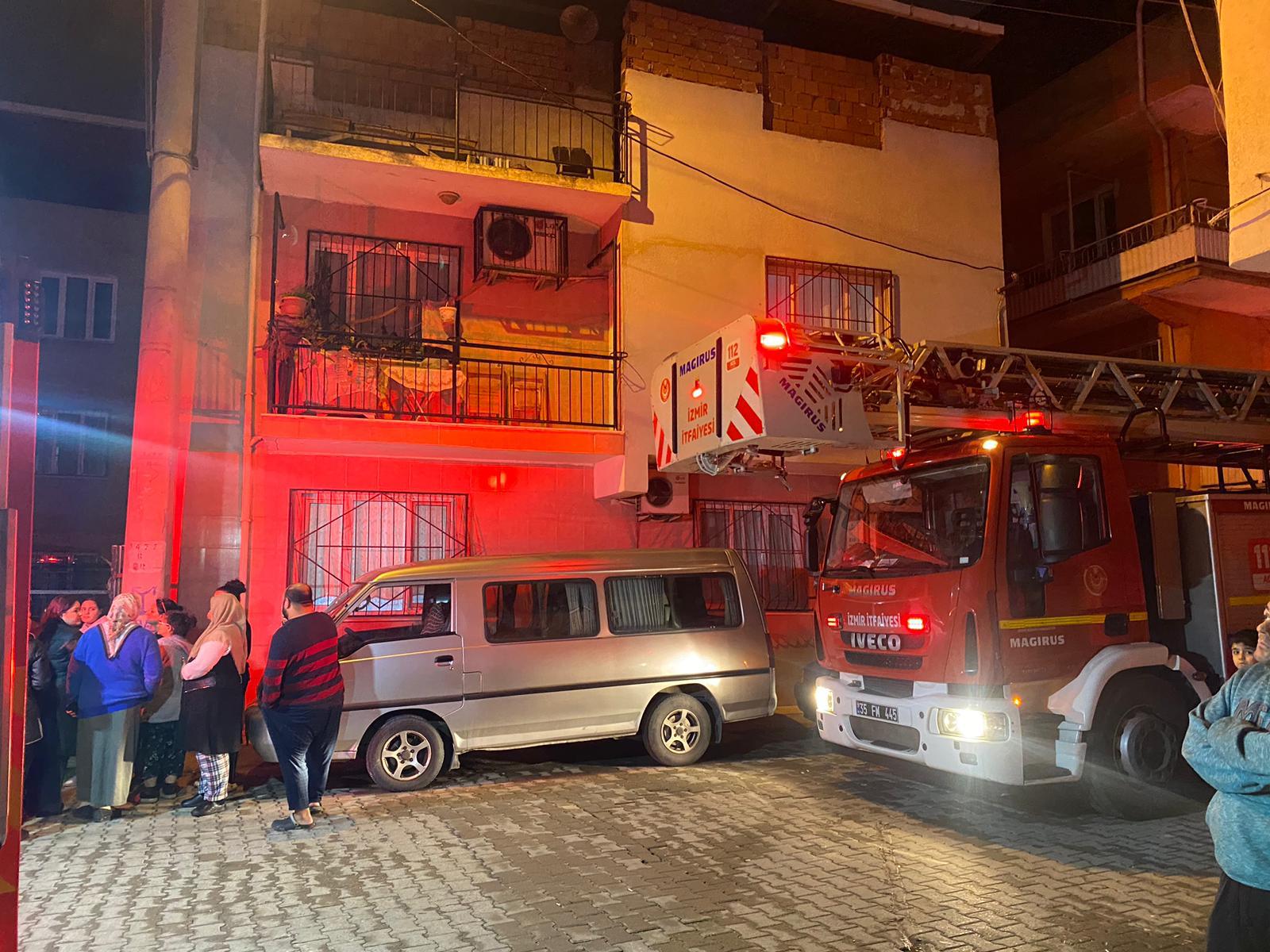 Buca'da Alevler Binayı Sardı! 11 Yaşındaki Çocuk Kurtarılamadı (4)