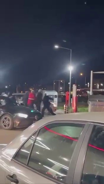 Bursa’da Akaryakıt Istasyonu Boks Ringine Döndü! (1)