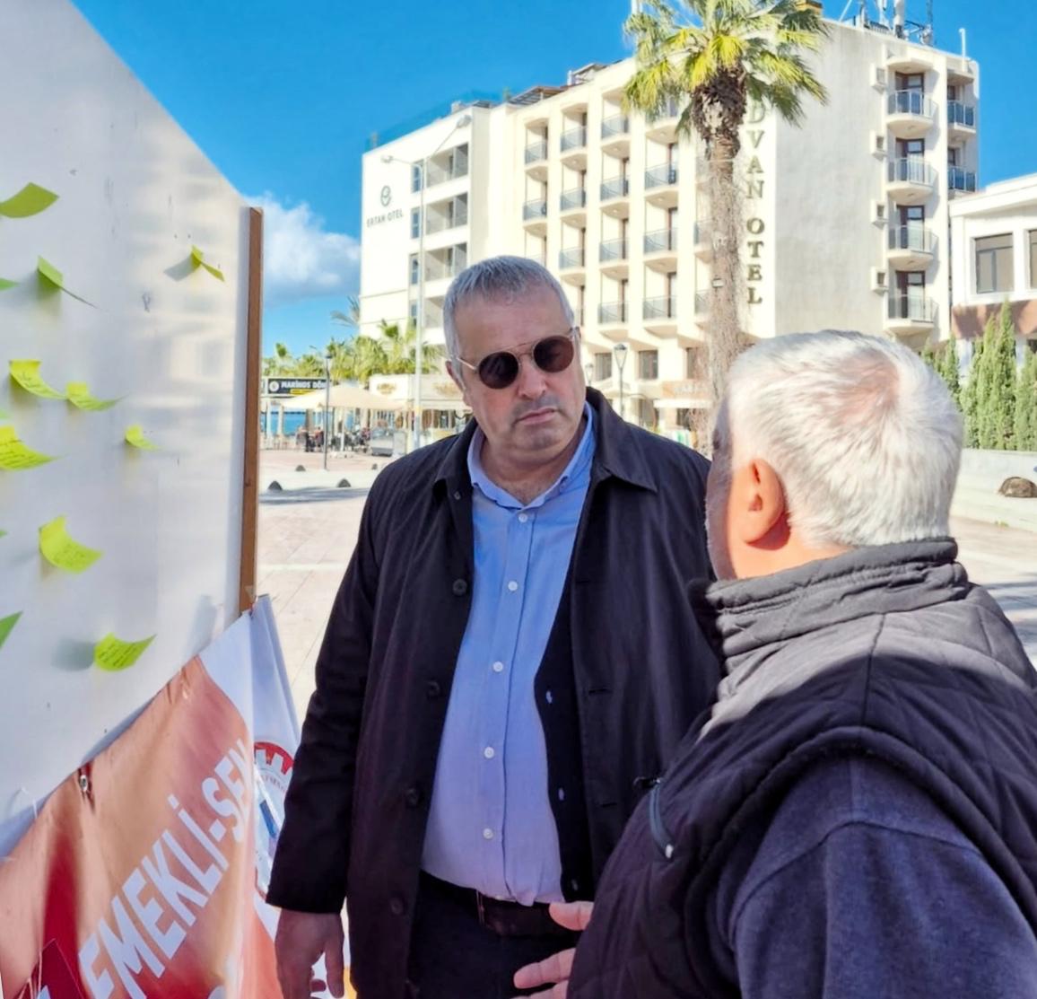 Çeşme Chp, Emekliler Için Meydandaydı (1)