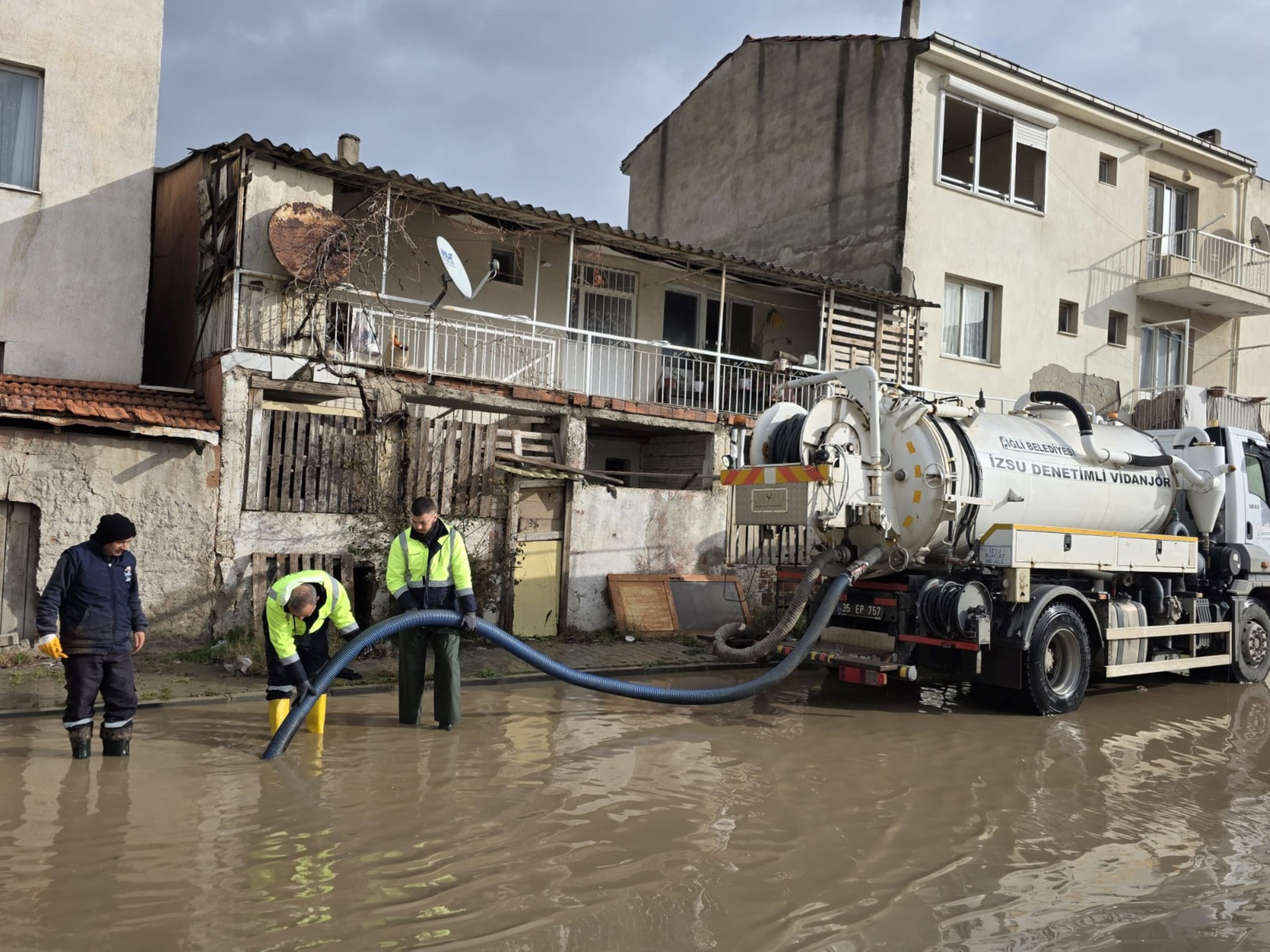 Çiğli Belediyesi Seferberlik Ilan Etti (3)
