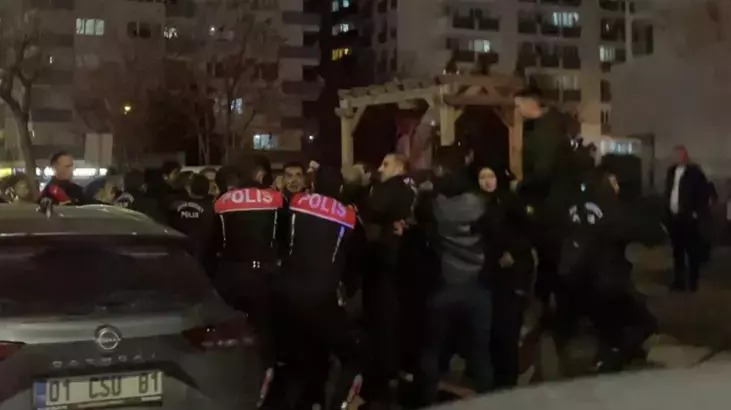 Davada Karar Çıktı, Adliye Önü Karıştı! (2)