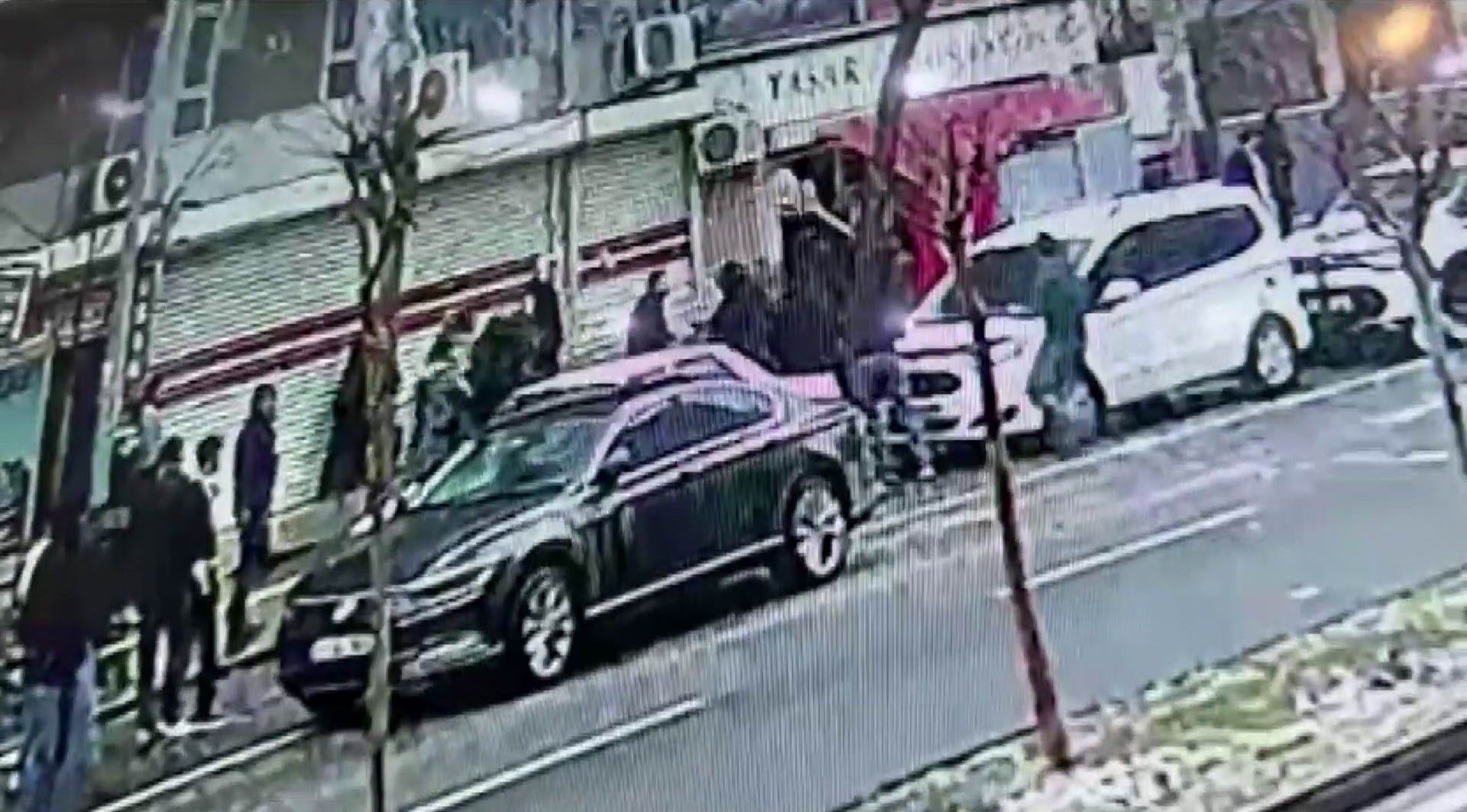 Düğünde Başlayan Kavga Sokağa Taştı Pamuk Şekerle Adam Dövdü! (1)-1