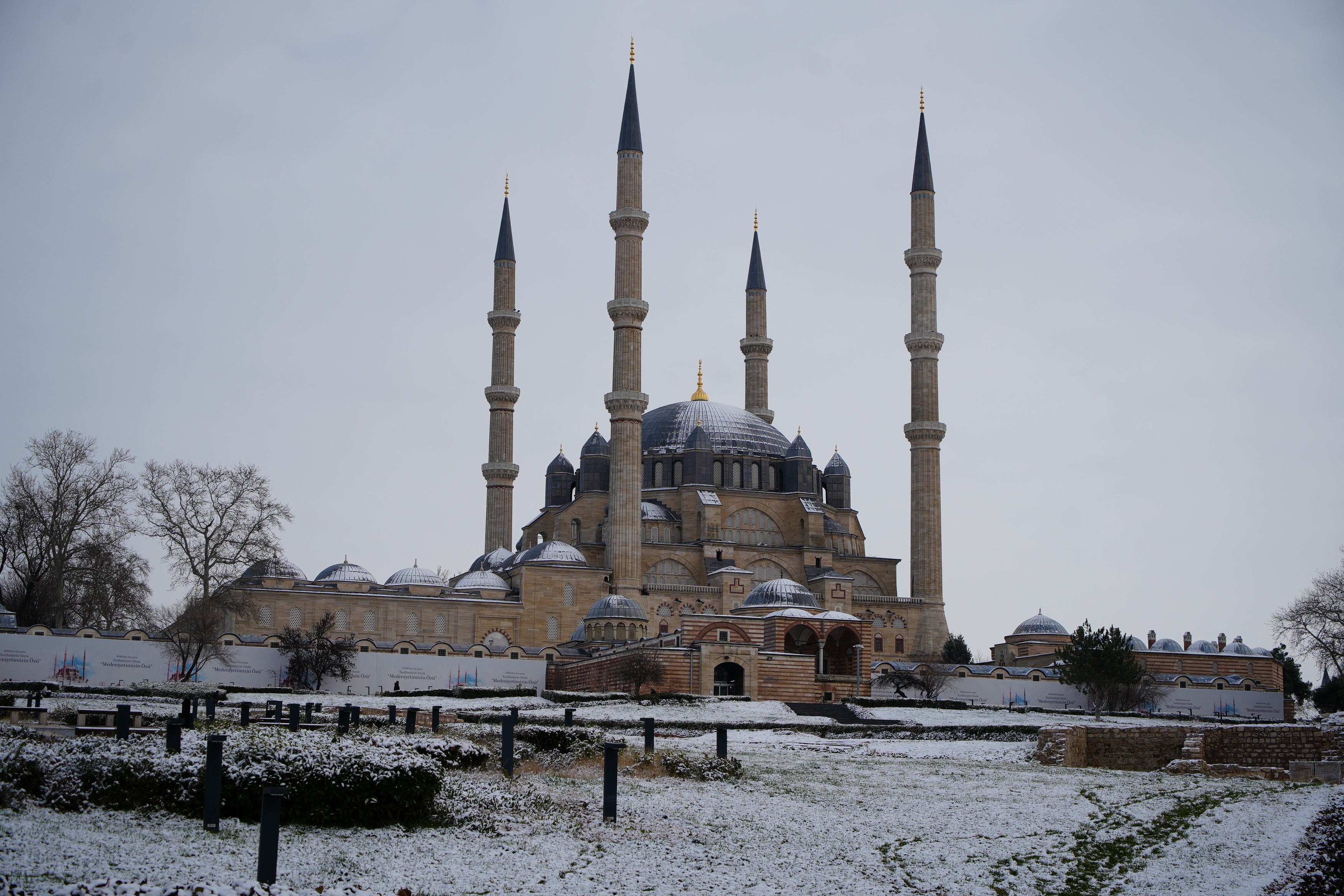 Edirne’de Kar Şöleni Selimiye Camii Beyaza Büründü (1)-1