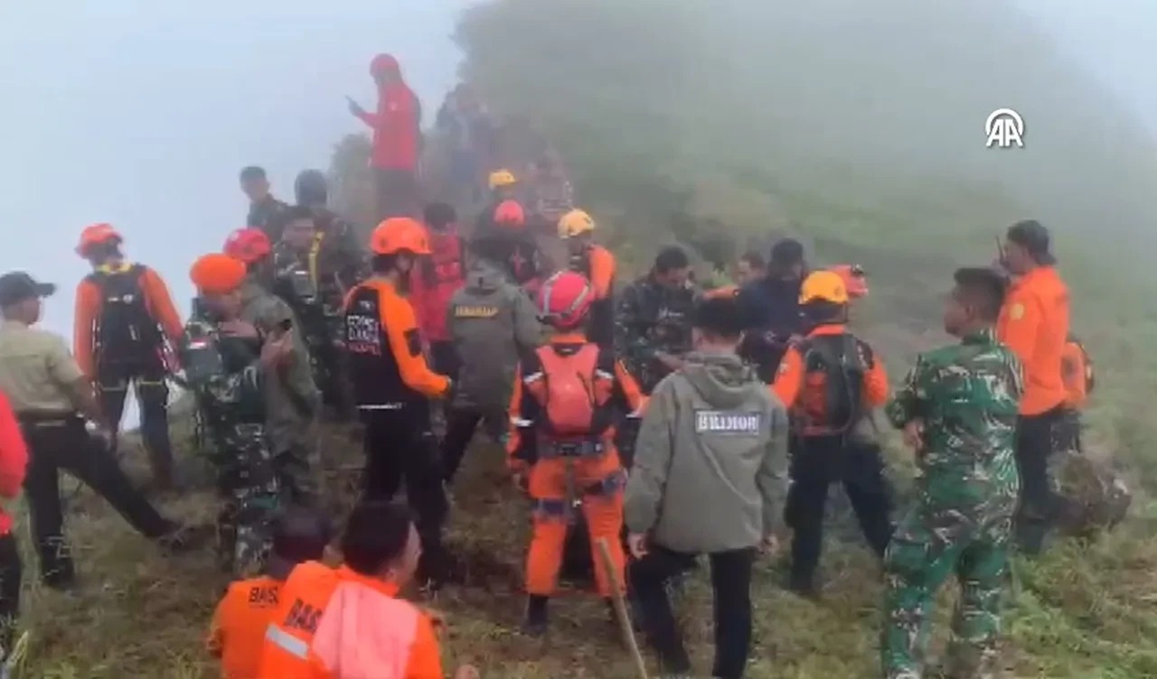 Endonezyada Gozlem Ucagi Dustu C (2)