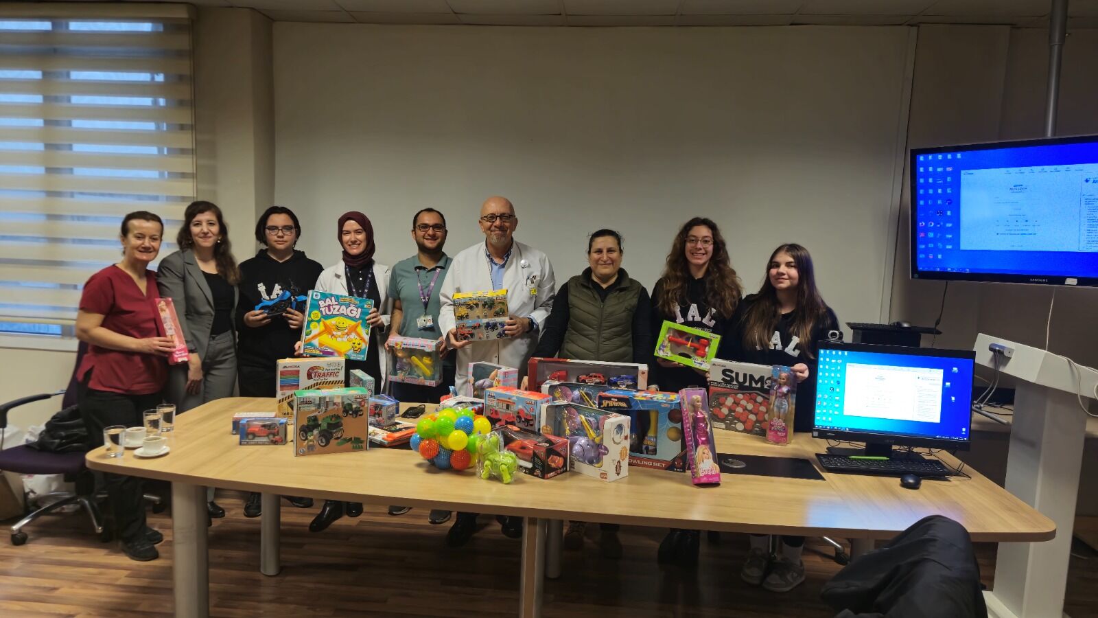 EÜ’de oyuncaklar küçük yürekleri sevindirdi