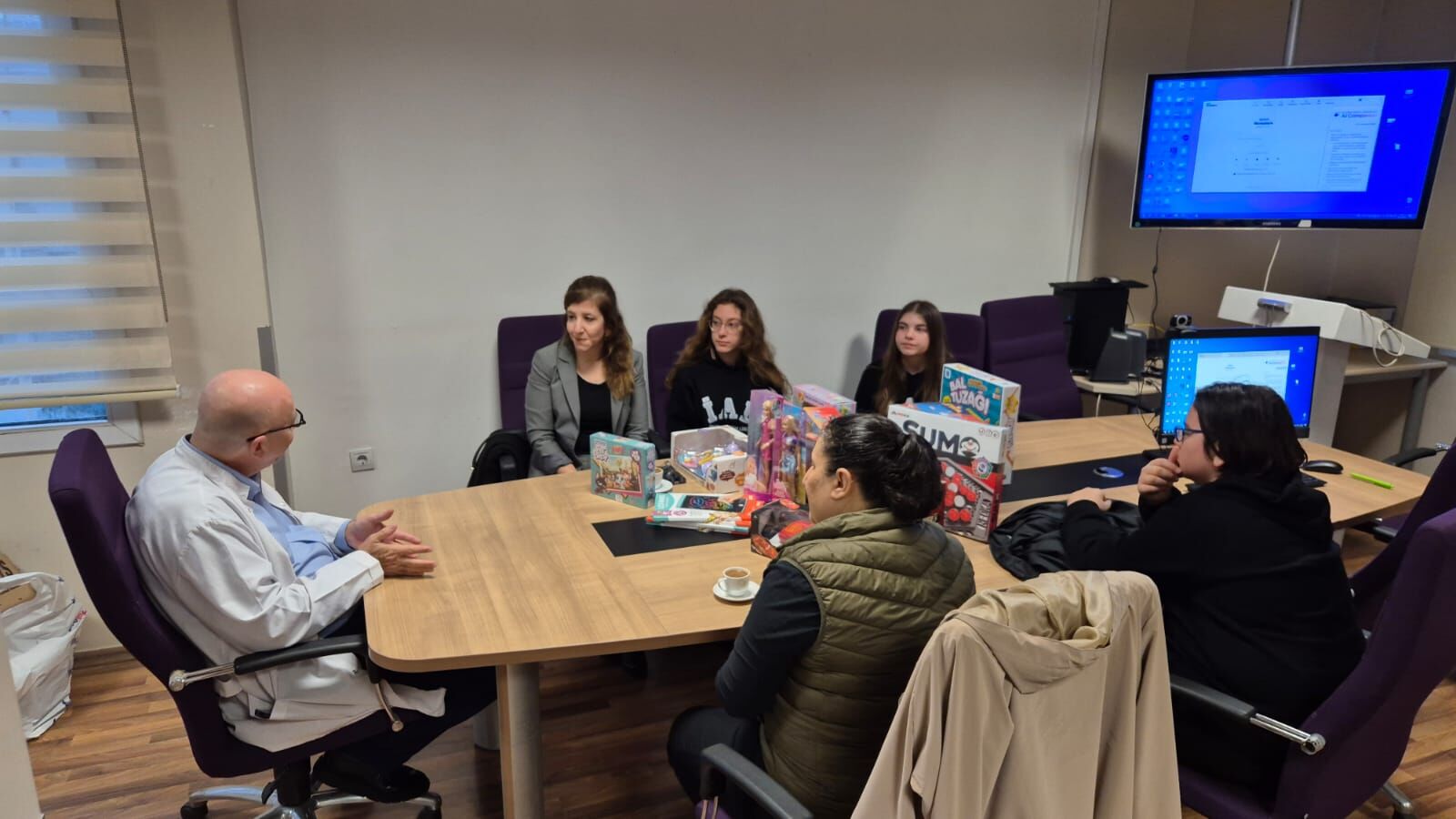 EÜ’de oyuncaklar küçük yürekleri sevindirdi