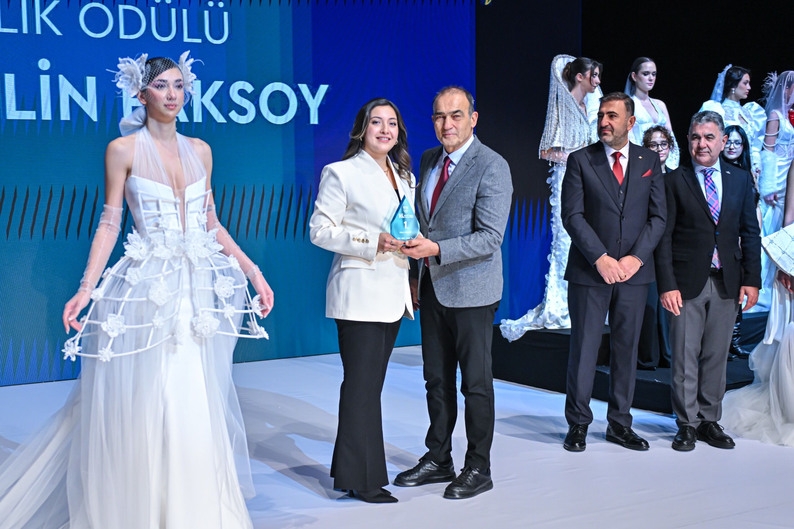 Gelinlik Tasarım Yarışması’nda Ödüller Sahiplerini Buldu (4)