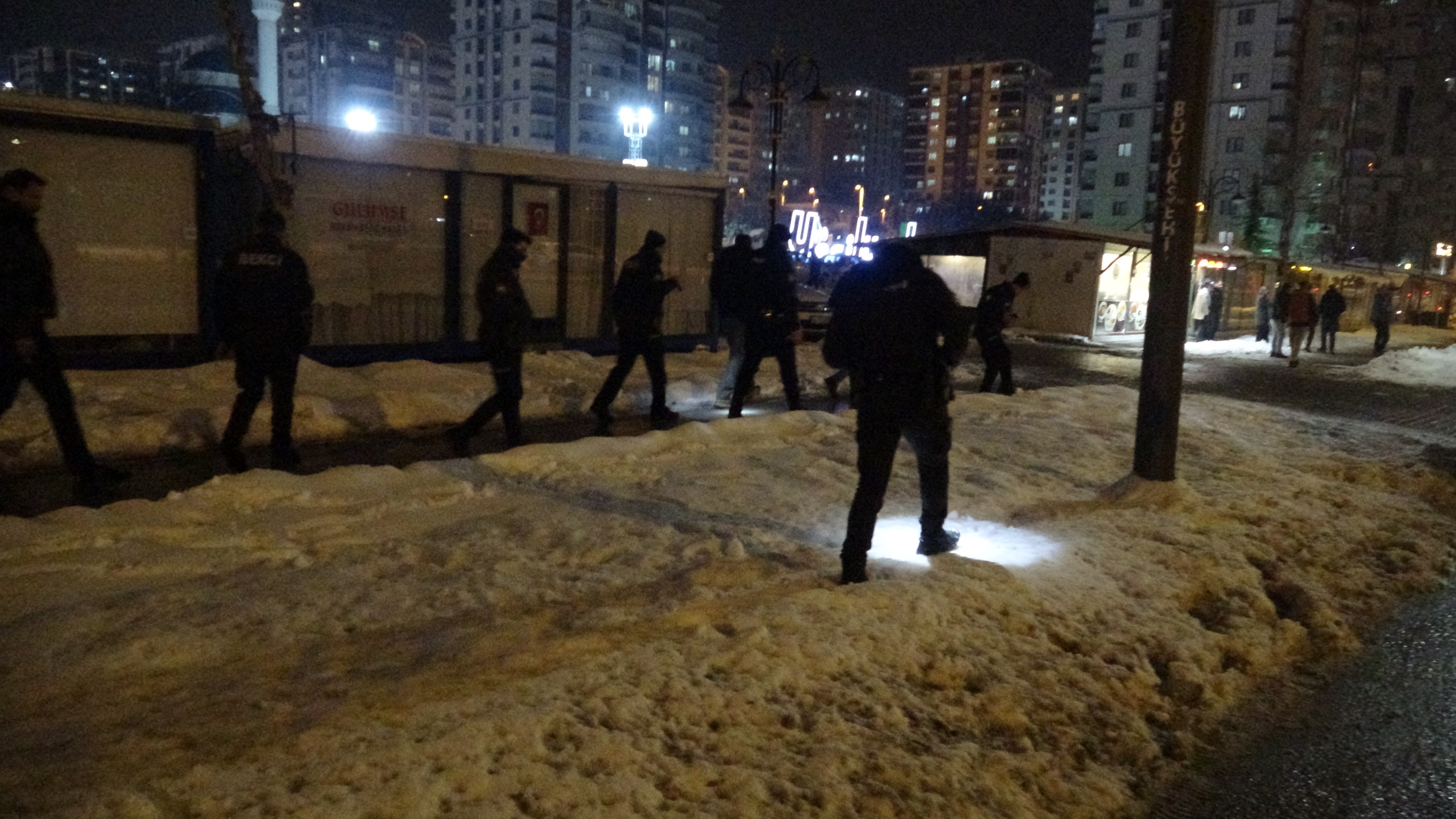 Husumetli Aileler Birbirine Girdi 2'Si Ağır 3 Yaralı (2)