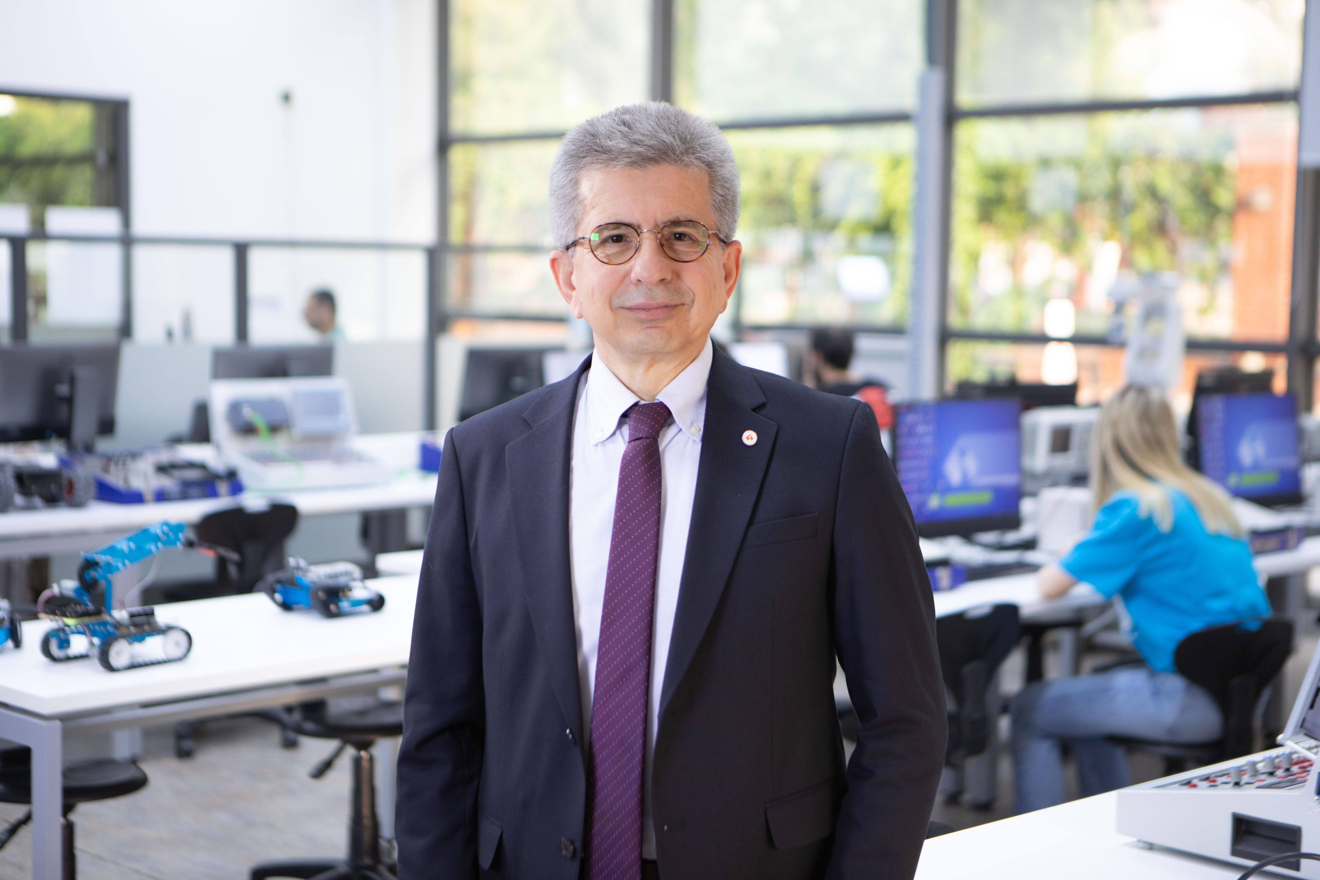 İeü Rektörü Prof. Dr. Yusuf Hakan Abacıoğlu-1