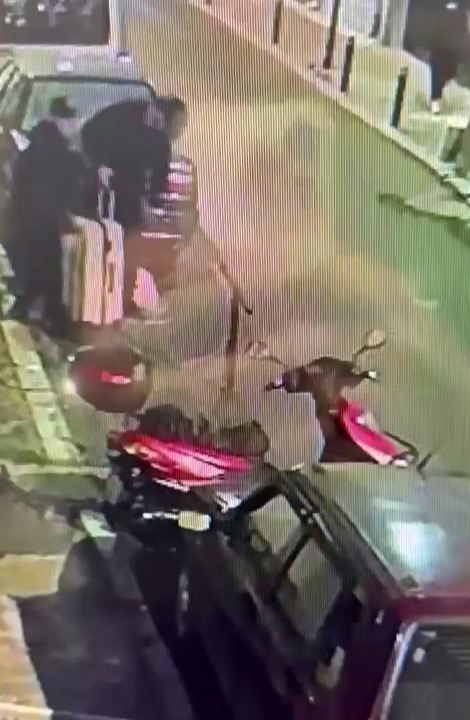 İstanbul’daki Vahşette Yeni Görüntüler Ortaya Çıktı! Cesedi Valizde Böyle Taşımışlar (2)