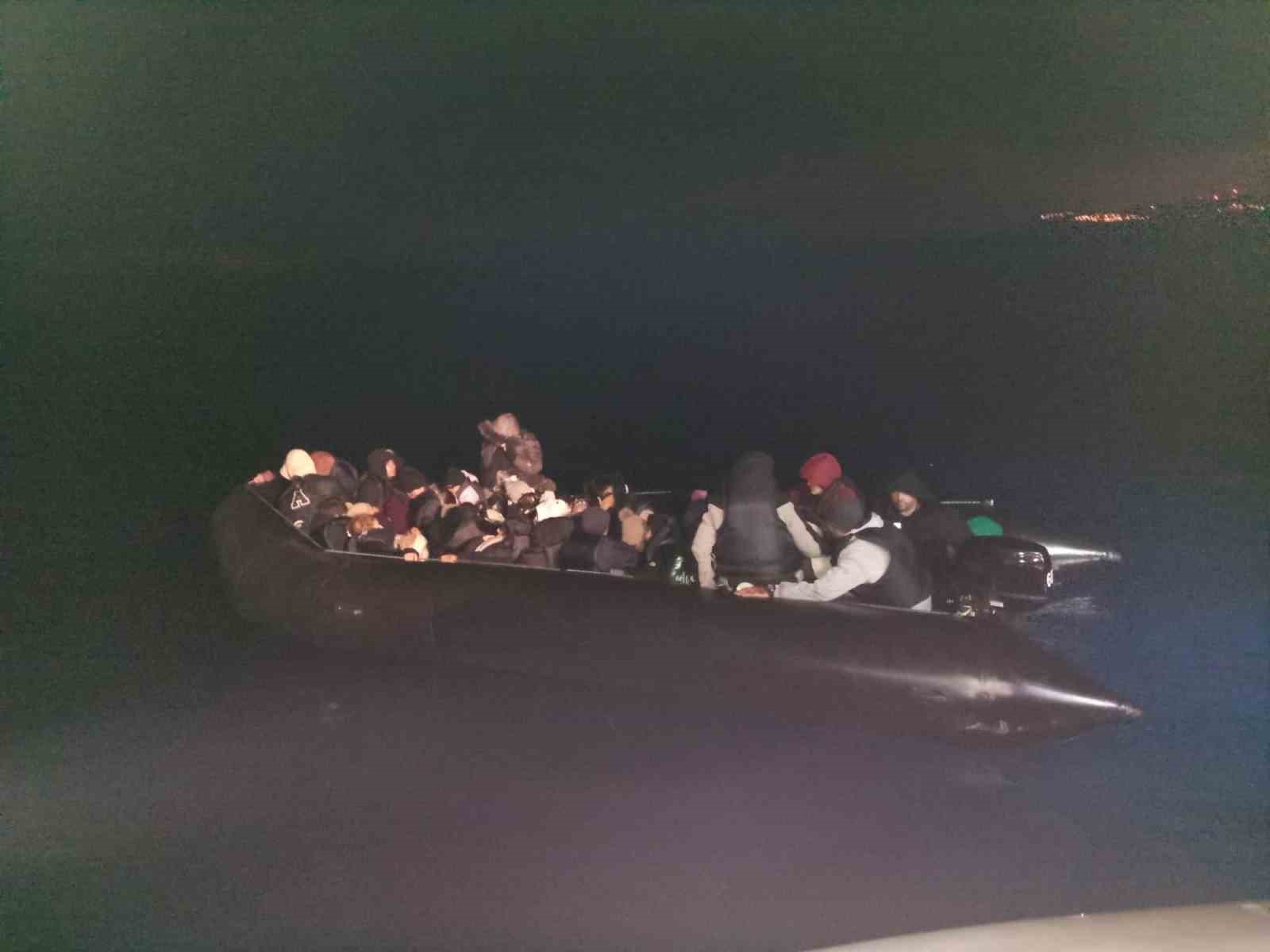 İzmir Açıklarında 43 Düzensiz Göçmen Yakalandı1